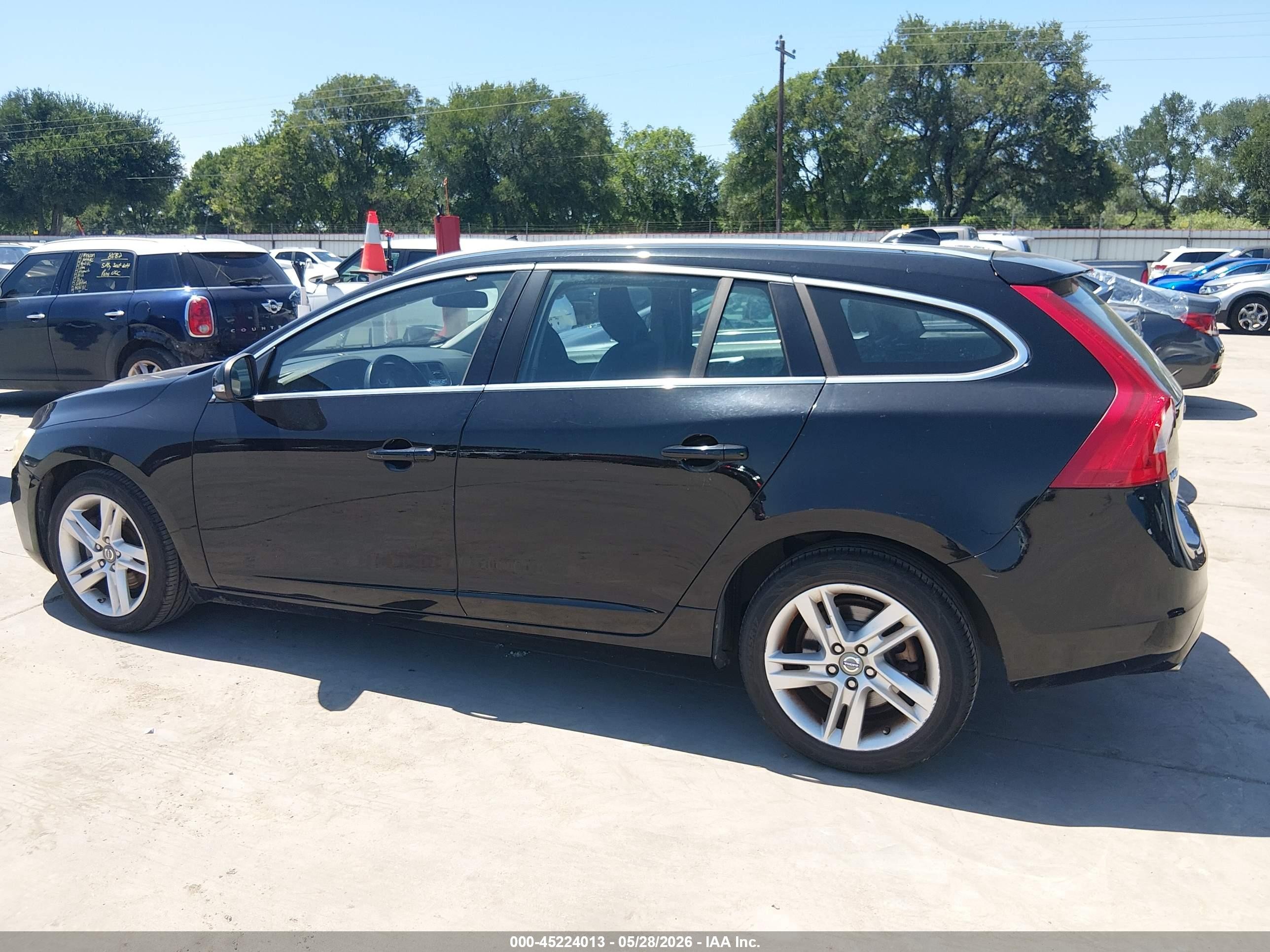 2015 Volvo V60 T5 Premier Black vin: YV140MEB6F1207654