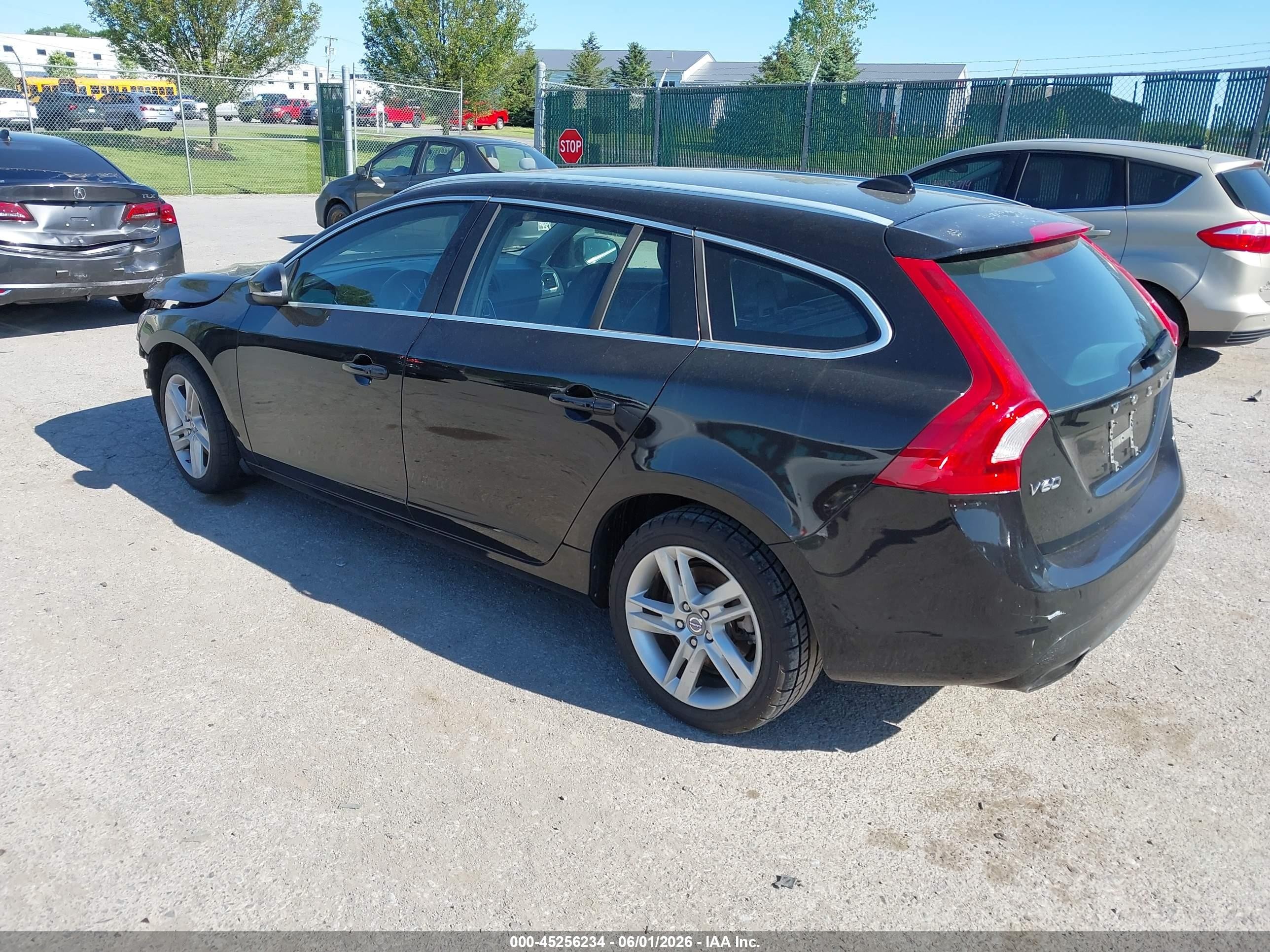2015 Volvo V60 T5 Premier Black vin: YV140MEB9F1199050