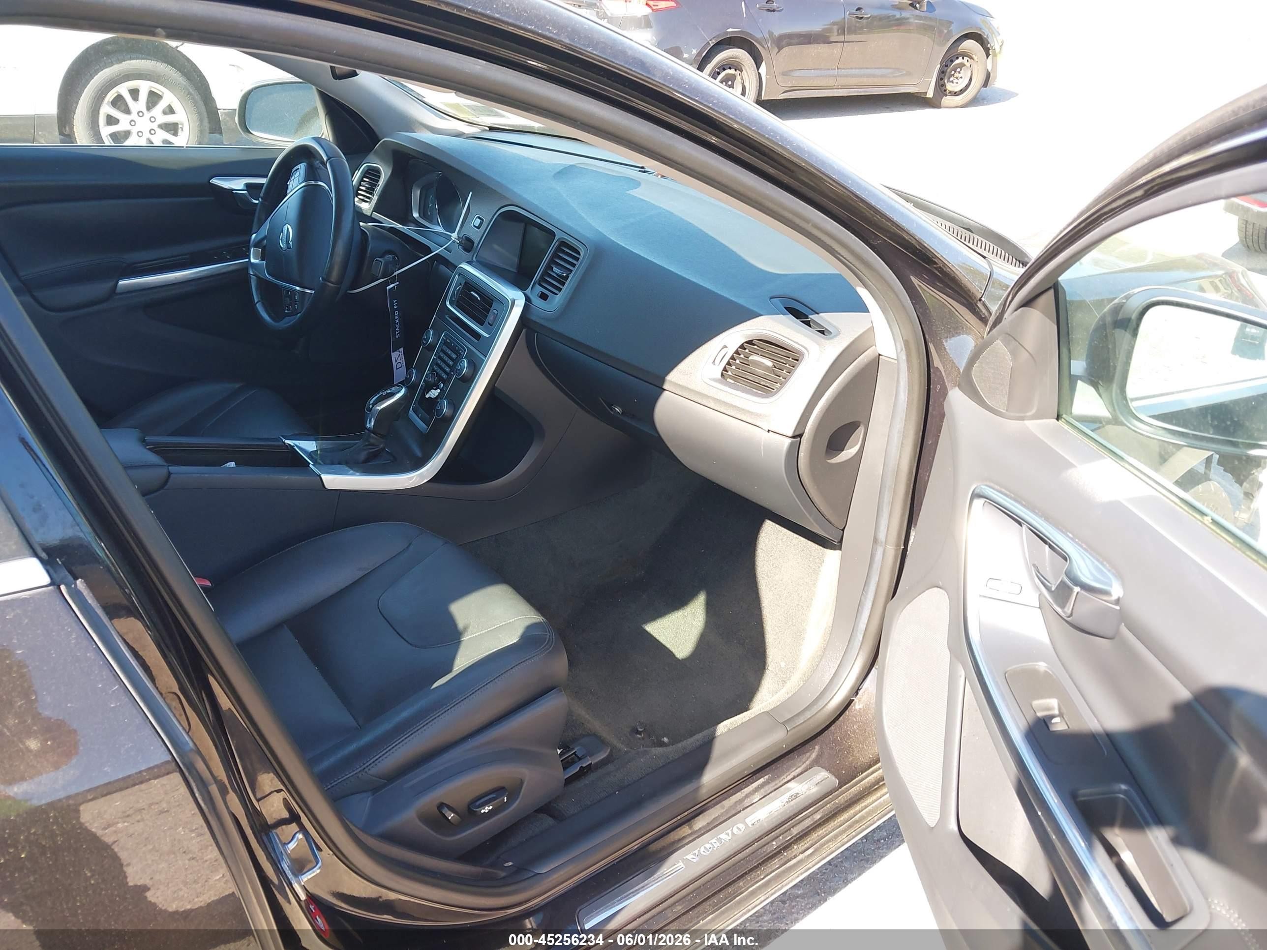 2015 Volvo V60 T5 Premier Black vin: YV140MEB9F1199050