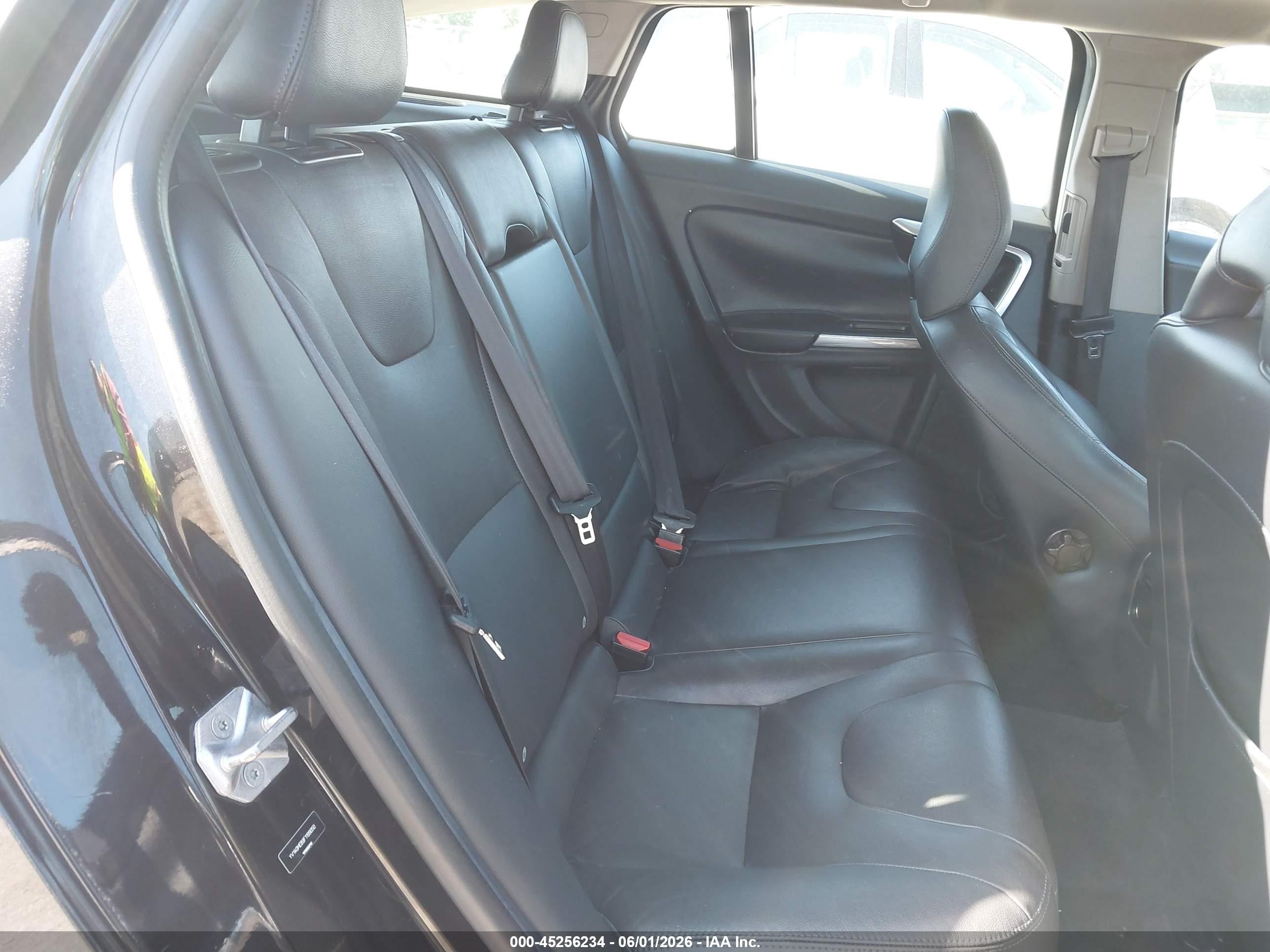 2015 Volvo V60 T5 Premier Black vin: YV140MEB9F1199050