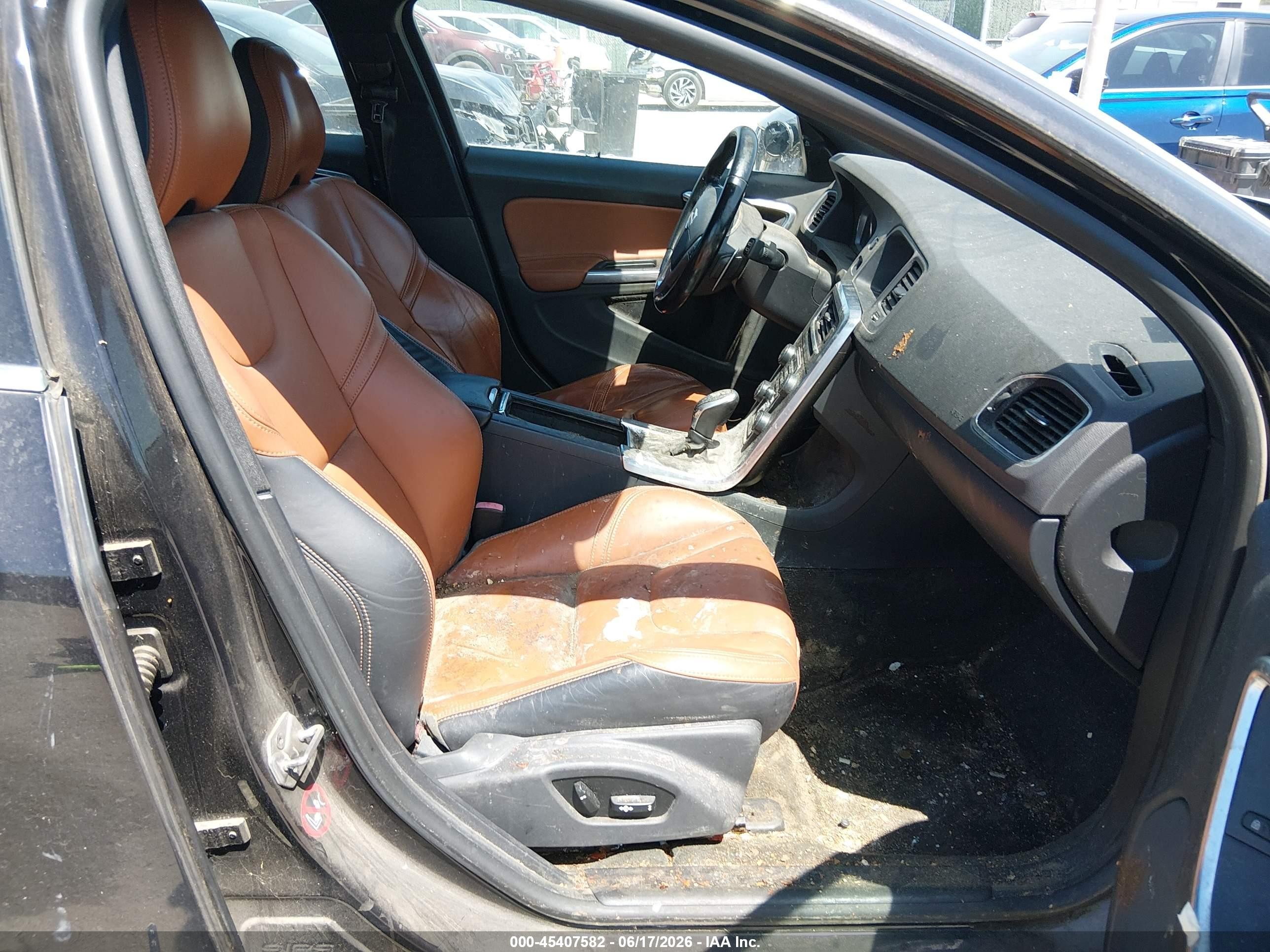 2015 Volvo V60 T5 Premier Black vin: YV140MEBXF1187506