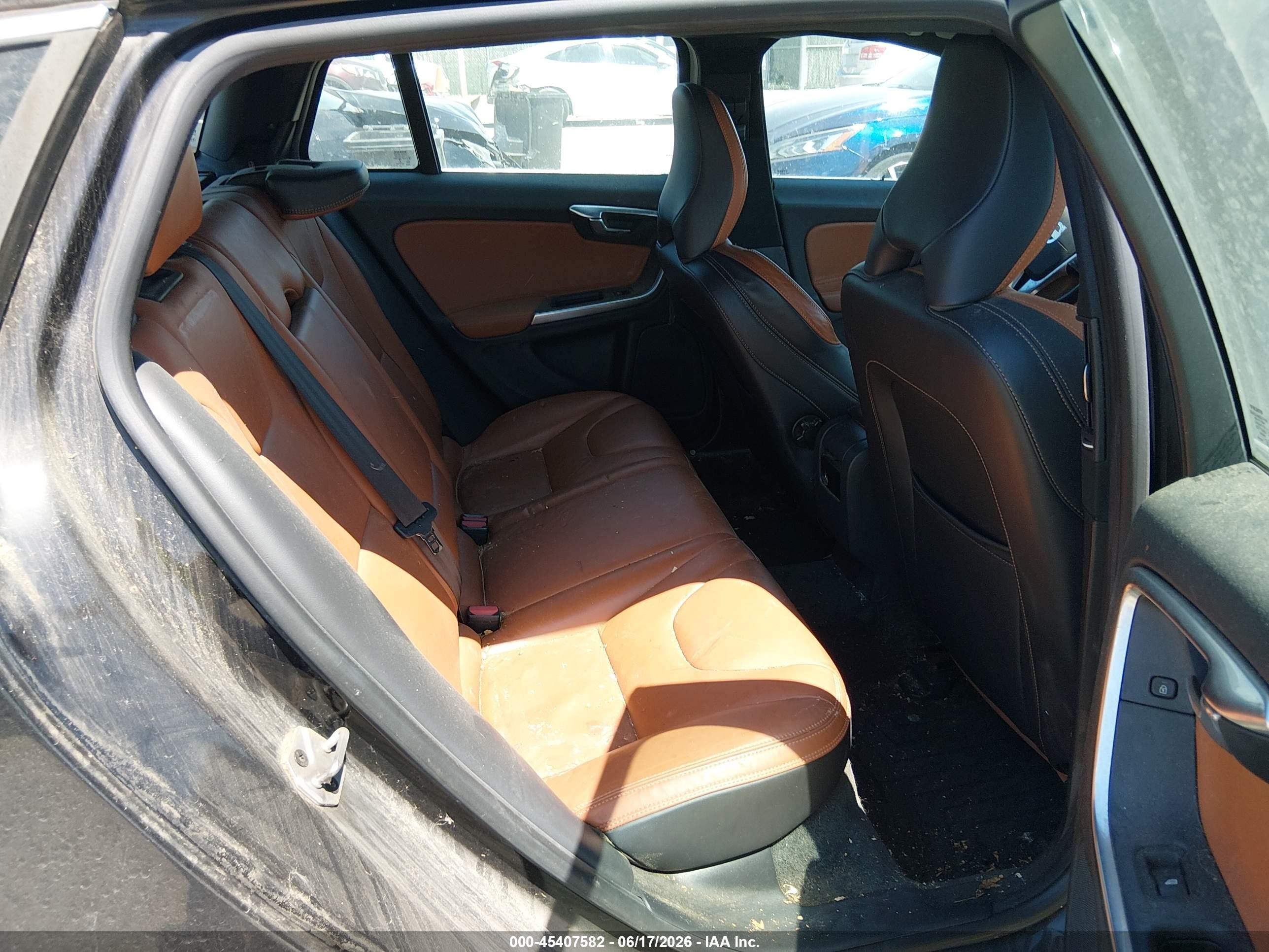 2015 Volvo V60 T5 Premier Black vin: YV140MEBXF1187506
