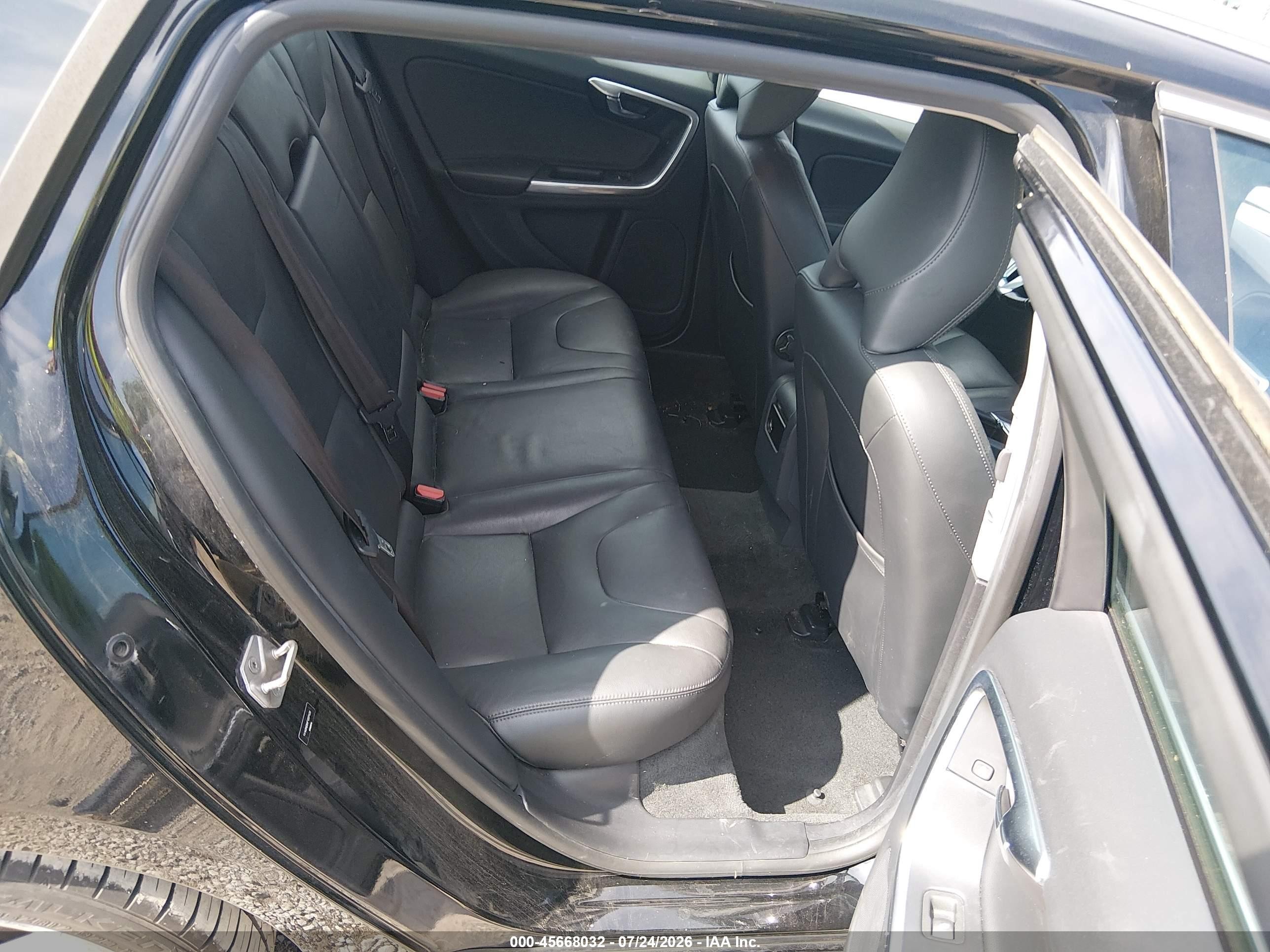 2015 Volvo V60 T5 Premier Black vin: YV140MEBXF1207429