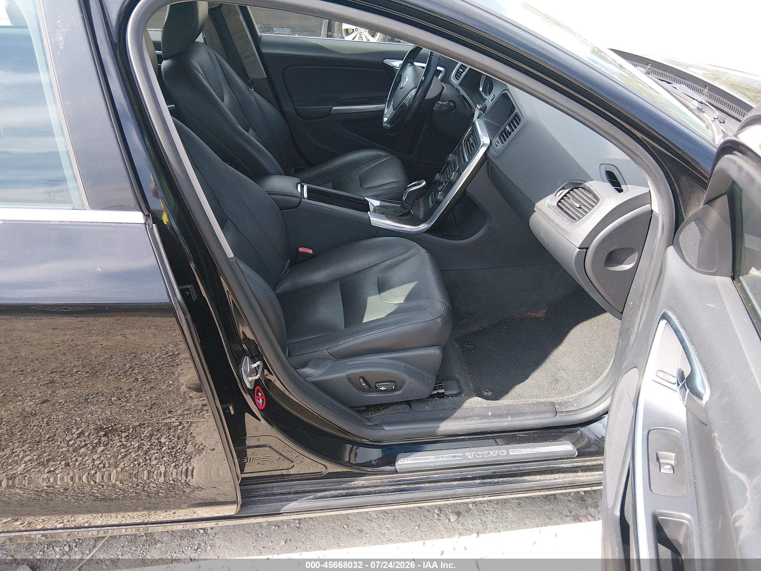 2015 Volvo V60 T5 Premier Black vin: YV140MEBXF1207429