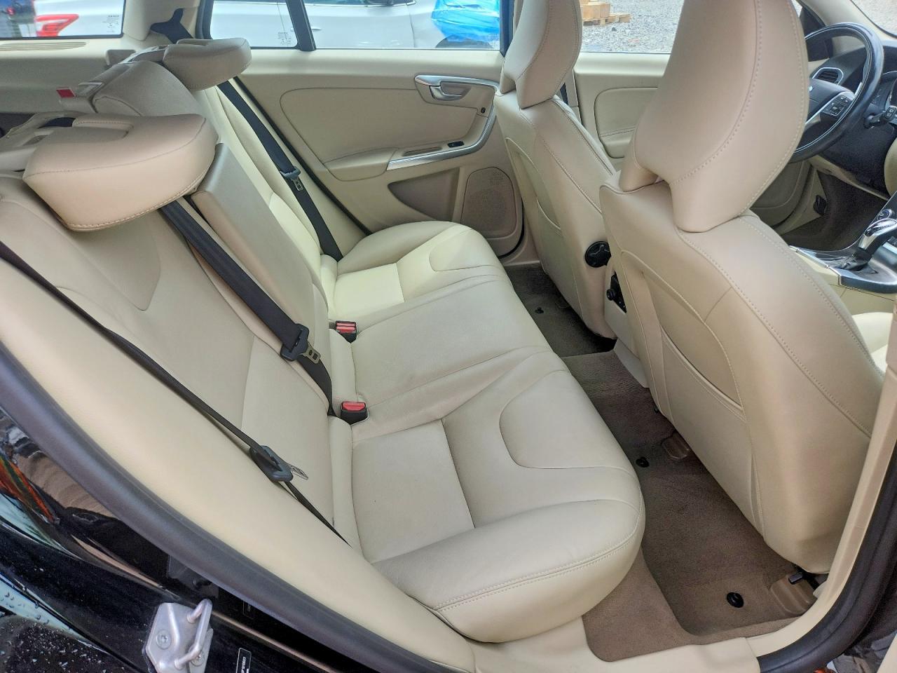 2015 Volvo V60 Premier+ Black vin: YV140MEC2F1213623