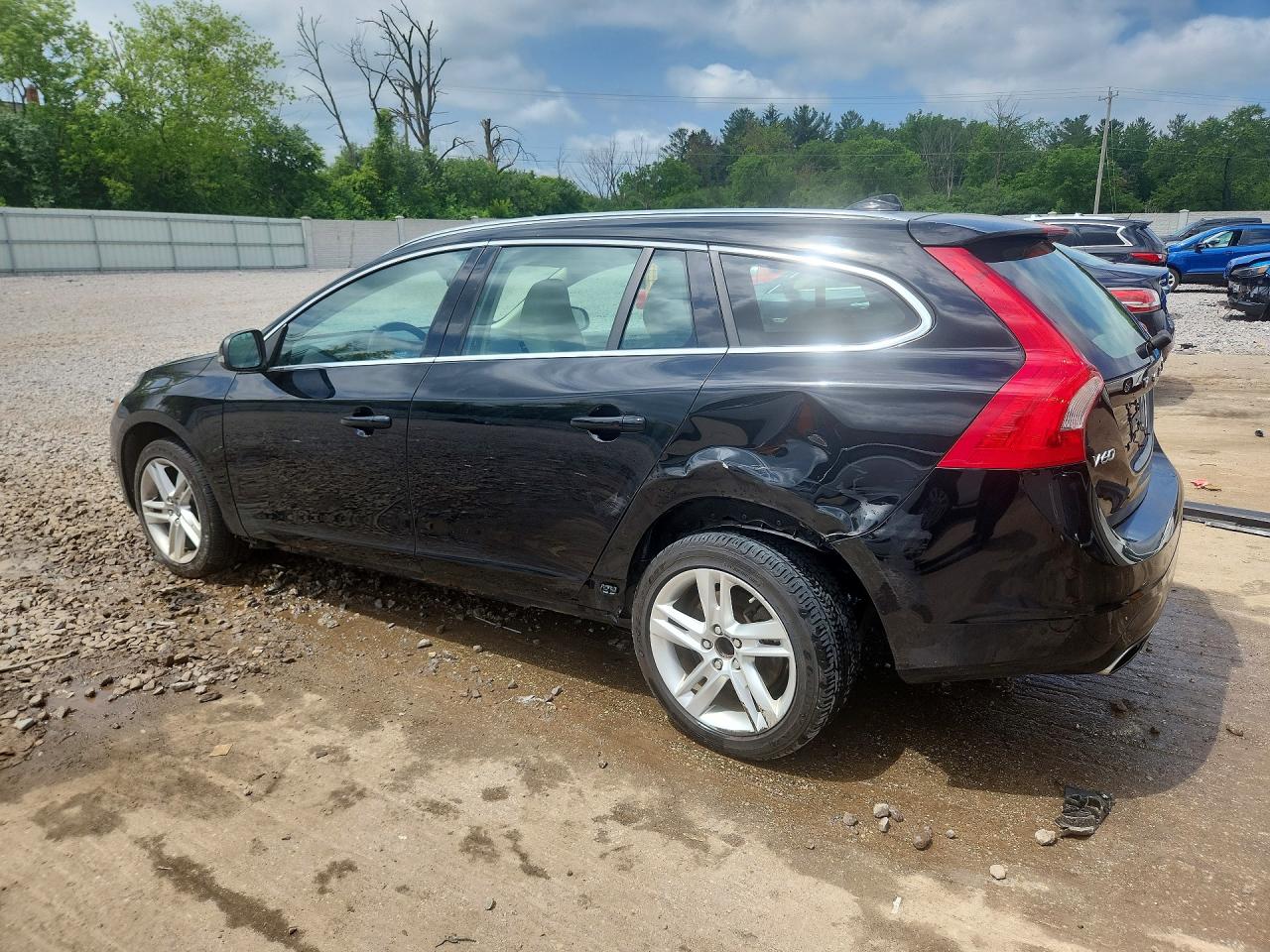 2015 Volvo V60 Premier+ Black vin: YV140MEC2F1213623