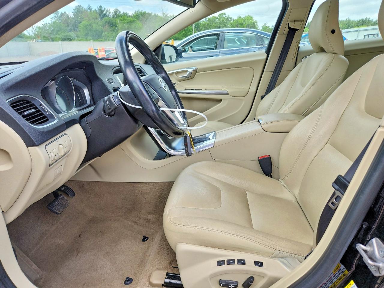 2015 Volvo V60 Premier+ Black vin: YV140MEC2F1213623