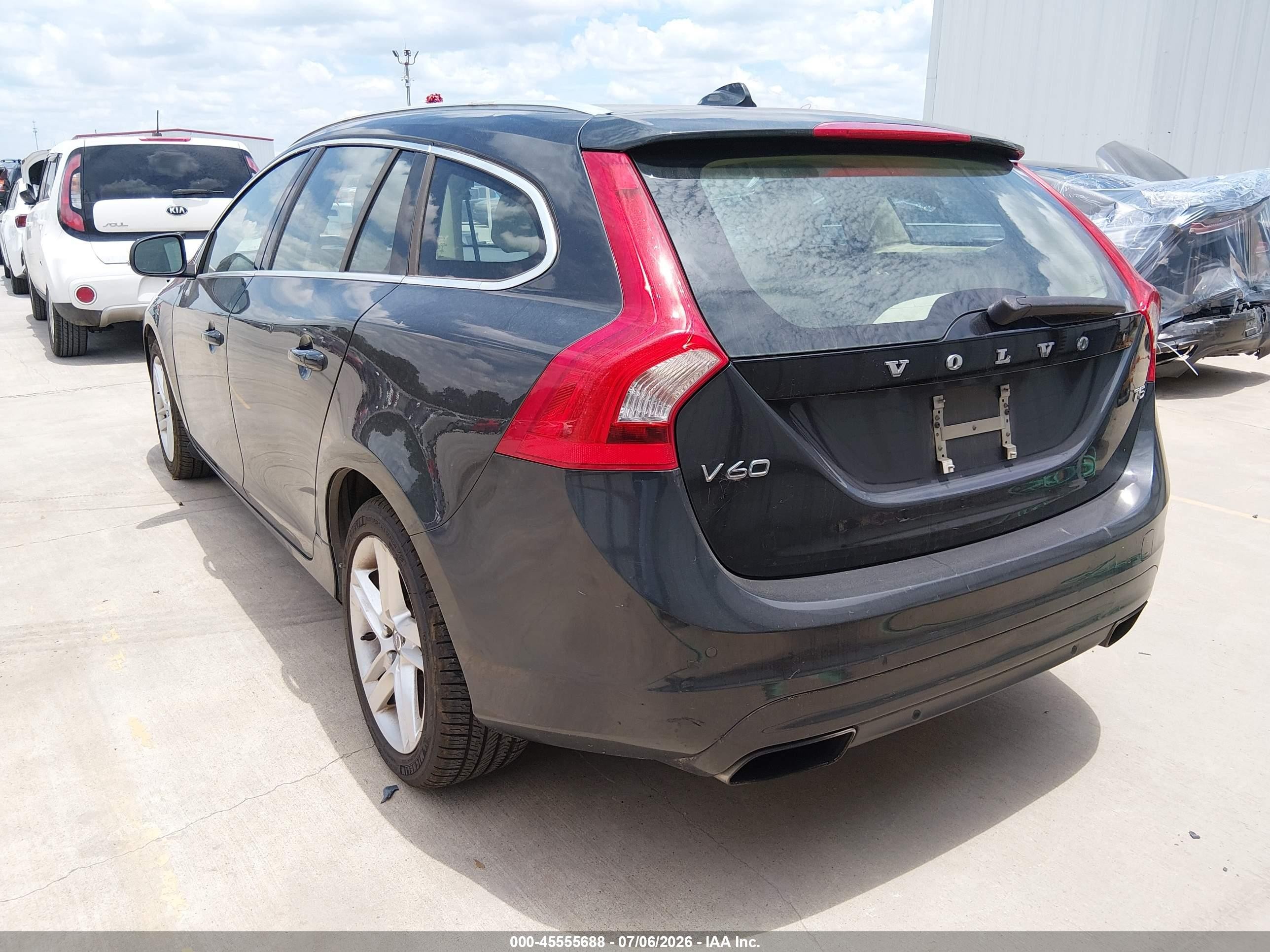 2015 Volvo V60 T5 Premier Gray vin: YV140MEK1F1251979