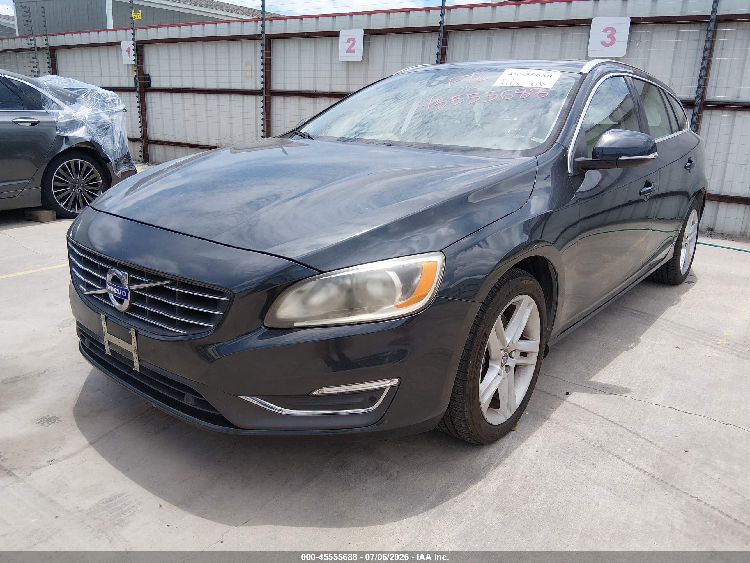 2015 Volvo V60 T5 Premier Gray vin: YV140MEK1F1251979