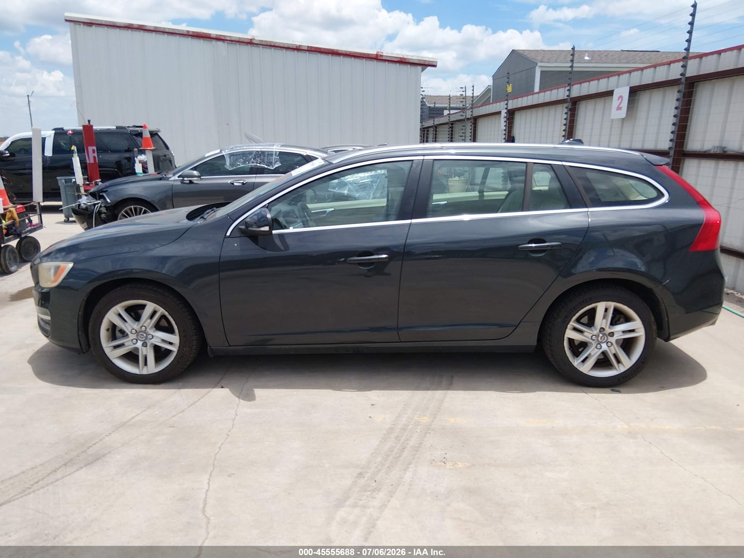 2015 Volvo V60 T5 Premier Gray vin: YV140MEK1F1251979
