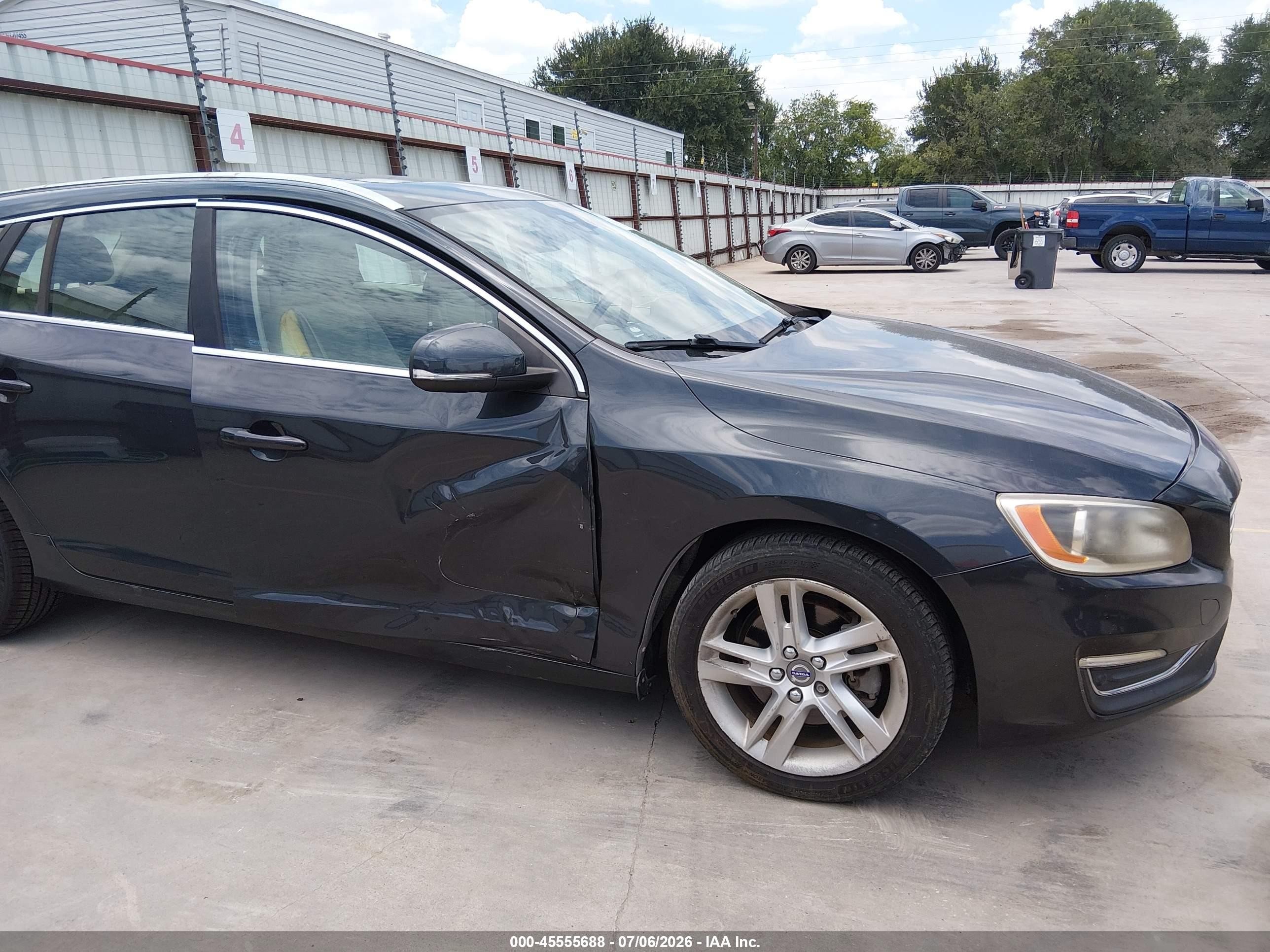 2015 Volvo V60 T5 Premier Gray vin: YV140MEK1F1251979