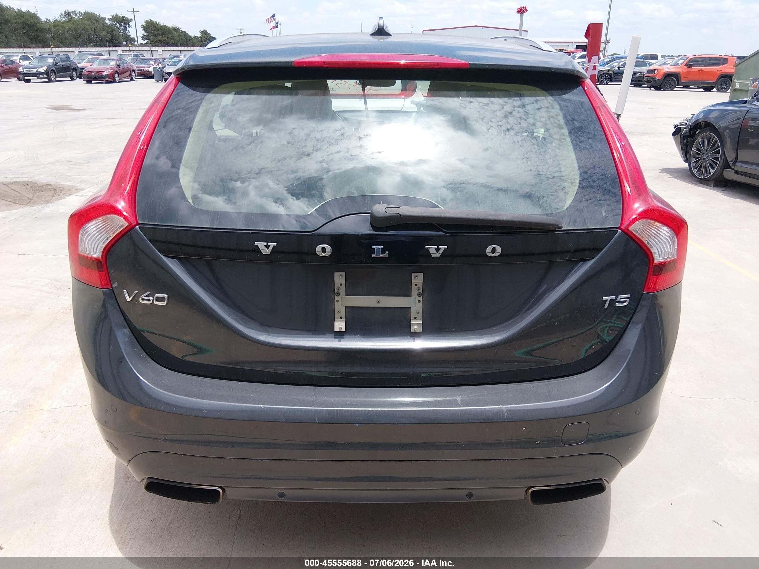 2015 Volvo V60 T5 Premier Gray vin: YV140MEK1F1251979