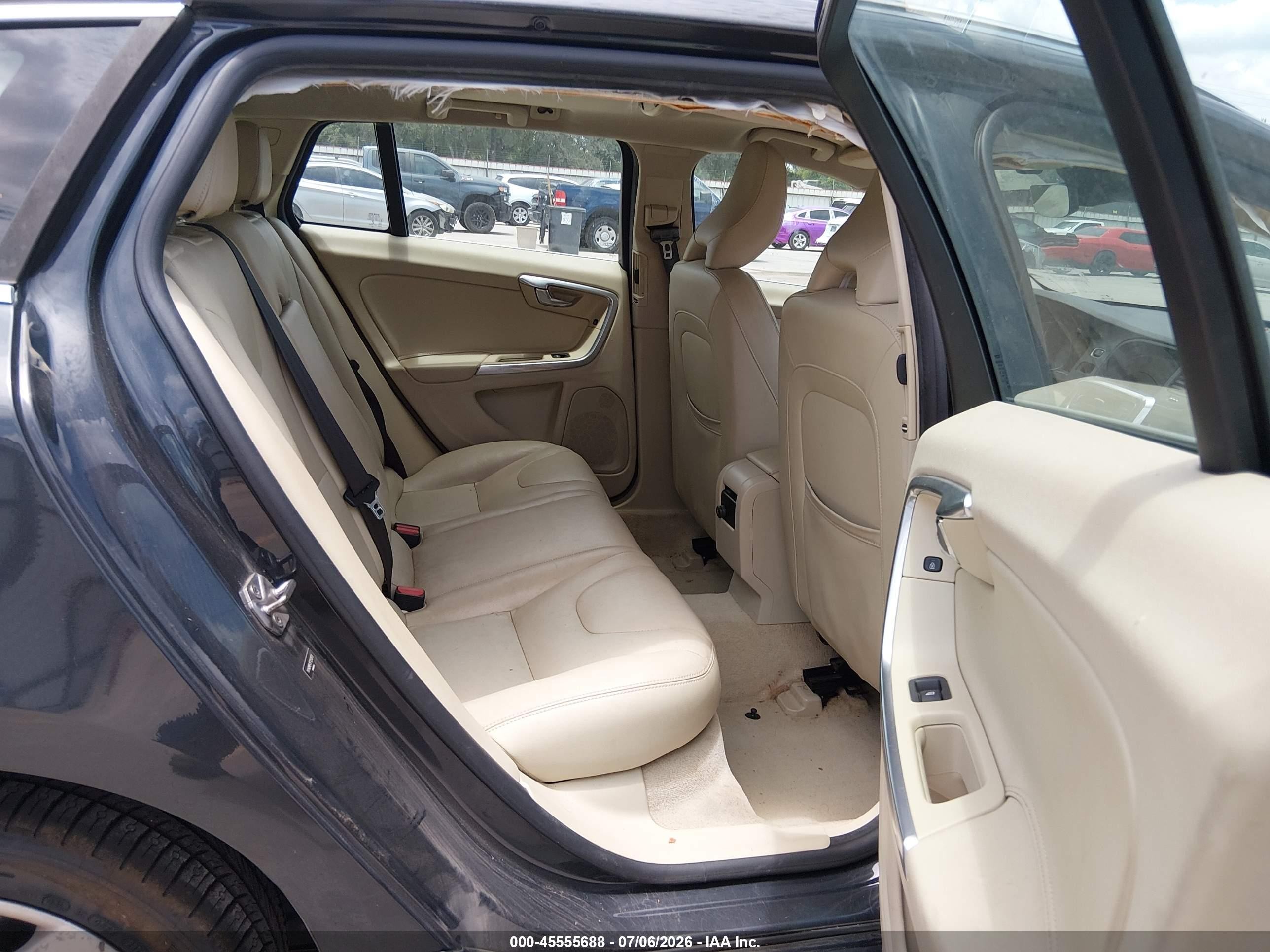 2015 Volvo V60 T5 Premier Gray vin: YV140MEK1F1251979