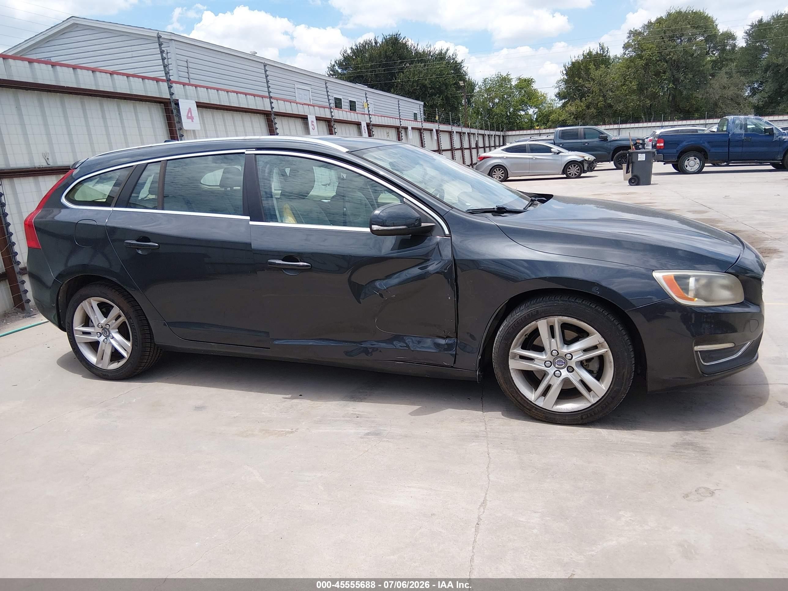 2015 Volvo V60 T5 Premier Gray vin: YV140MEK1F1251979