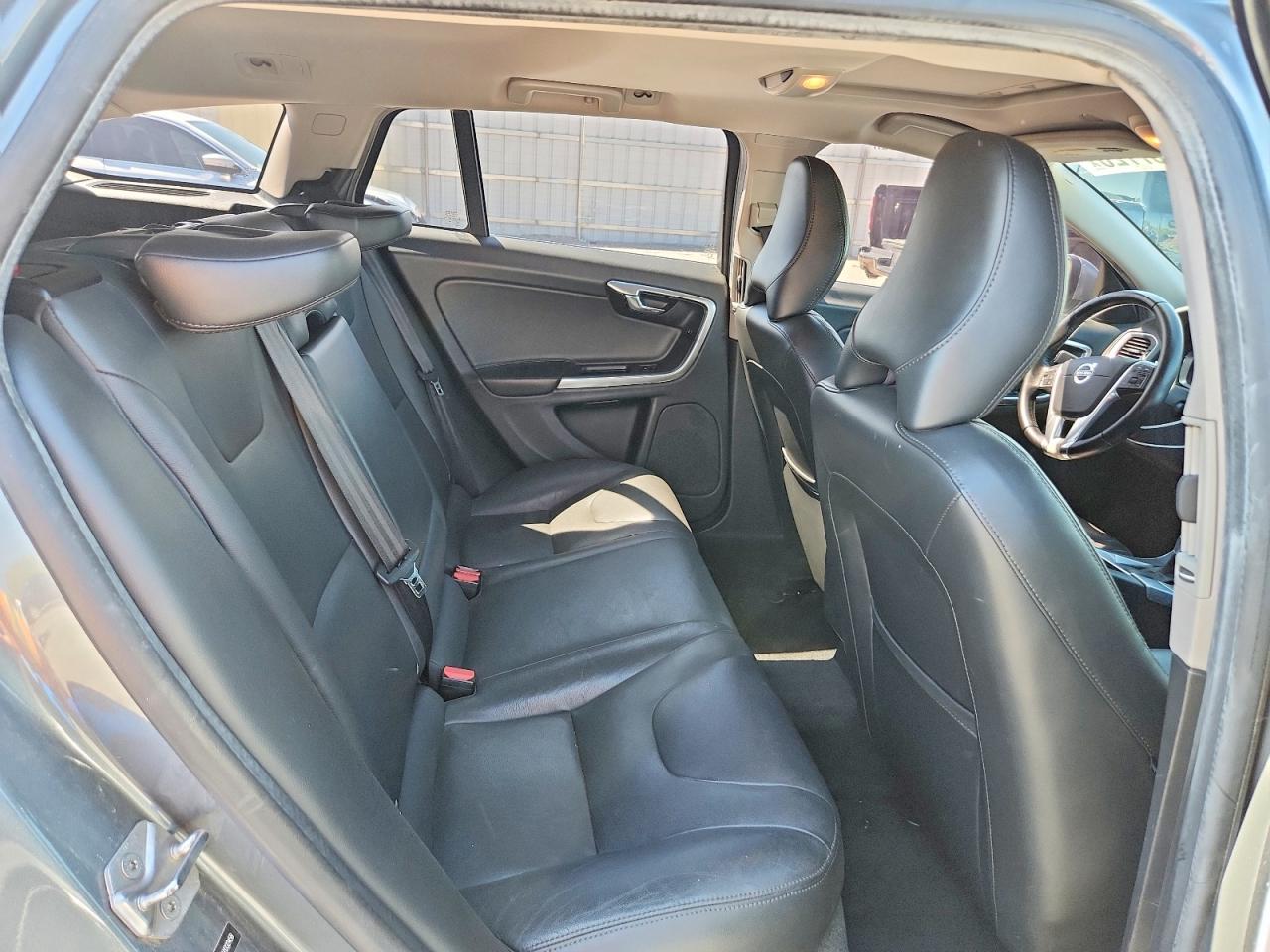 2017 Volvo V60 T5 Premier Gray vin: YV140MEK2H1332458