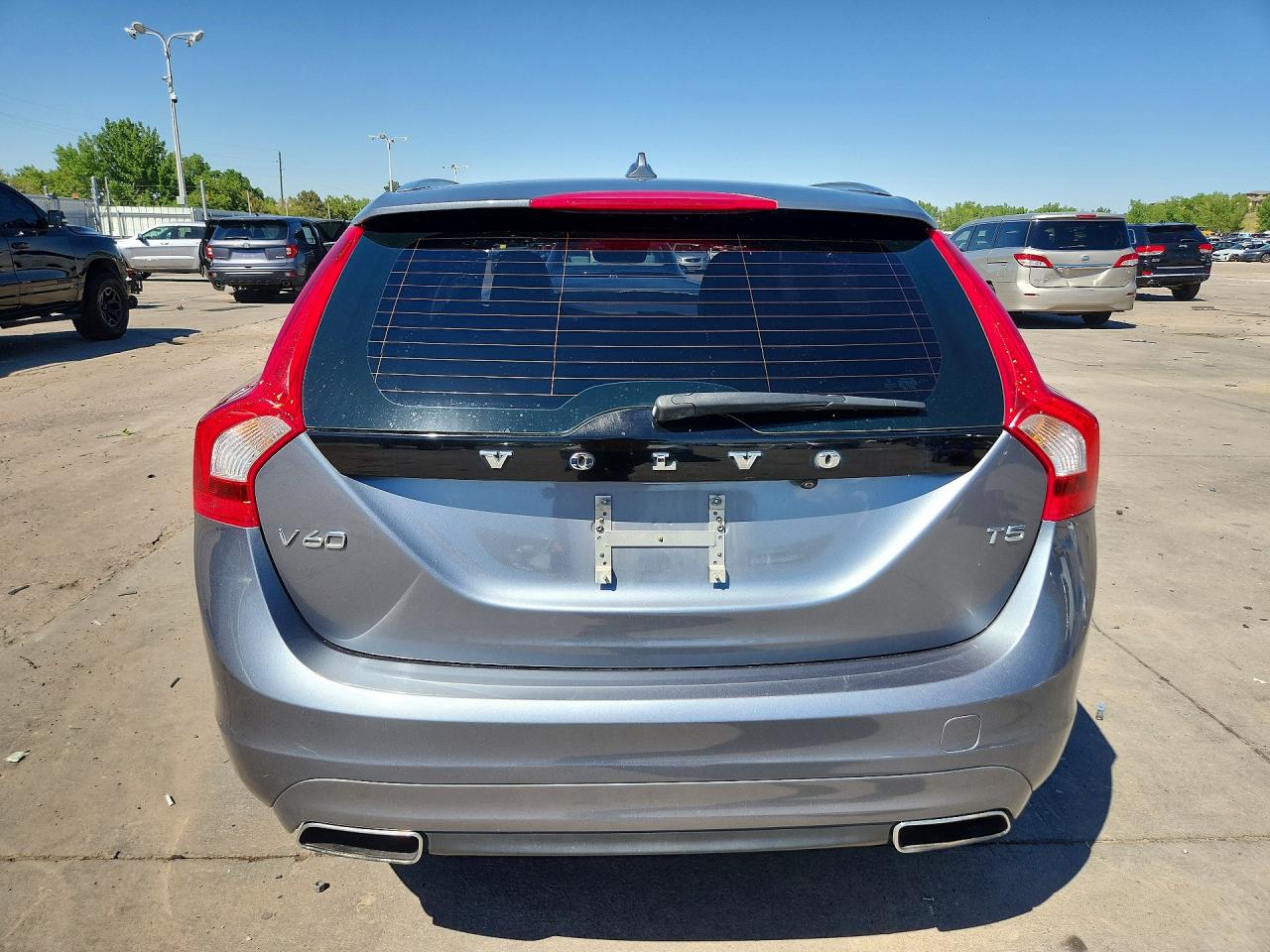 2017 Volvo V60 T5 Premier Gray vin: YV140MEK2H1332458