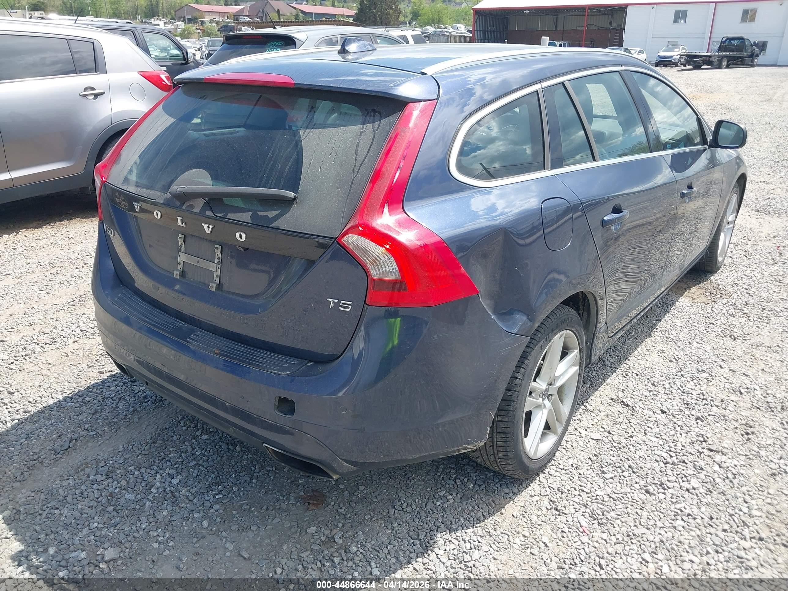 2015 Volvo V60 T5 Premier Dark Blue vin: YV140MEK3F1222032