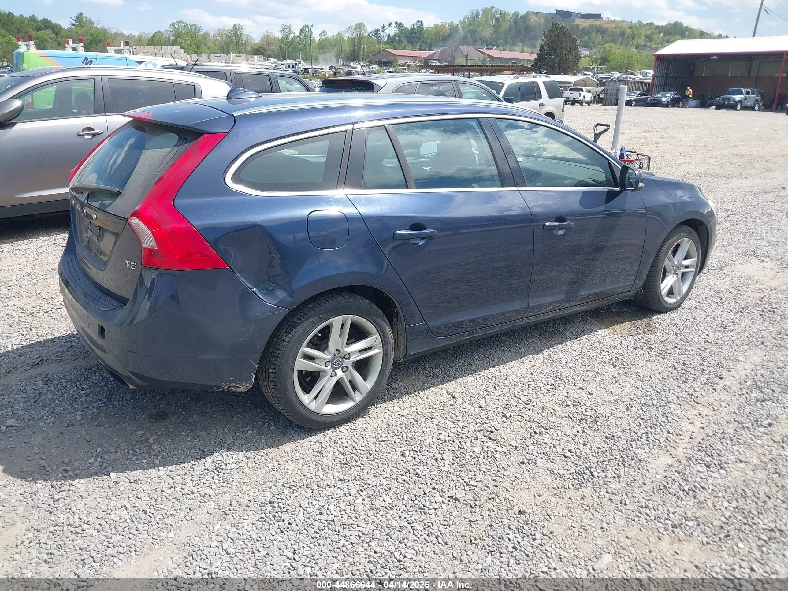 2015 Volvo V60 T5 Premier Dark Blue vin: YV140MEK3F1222032