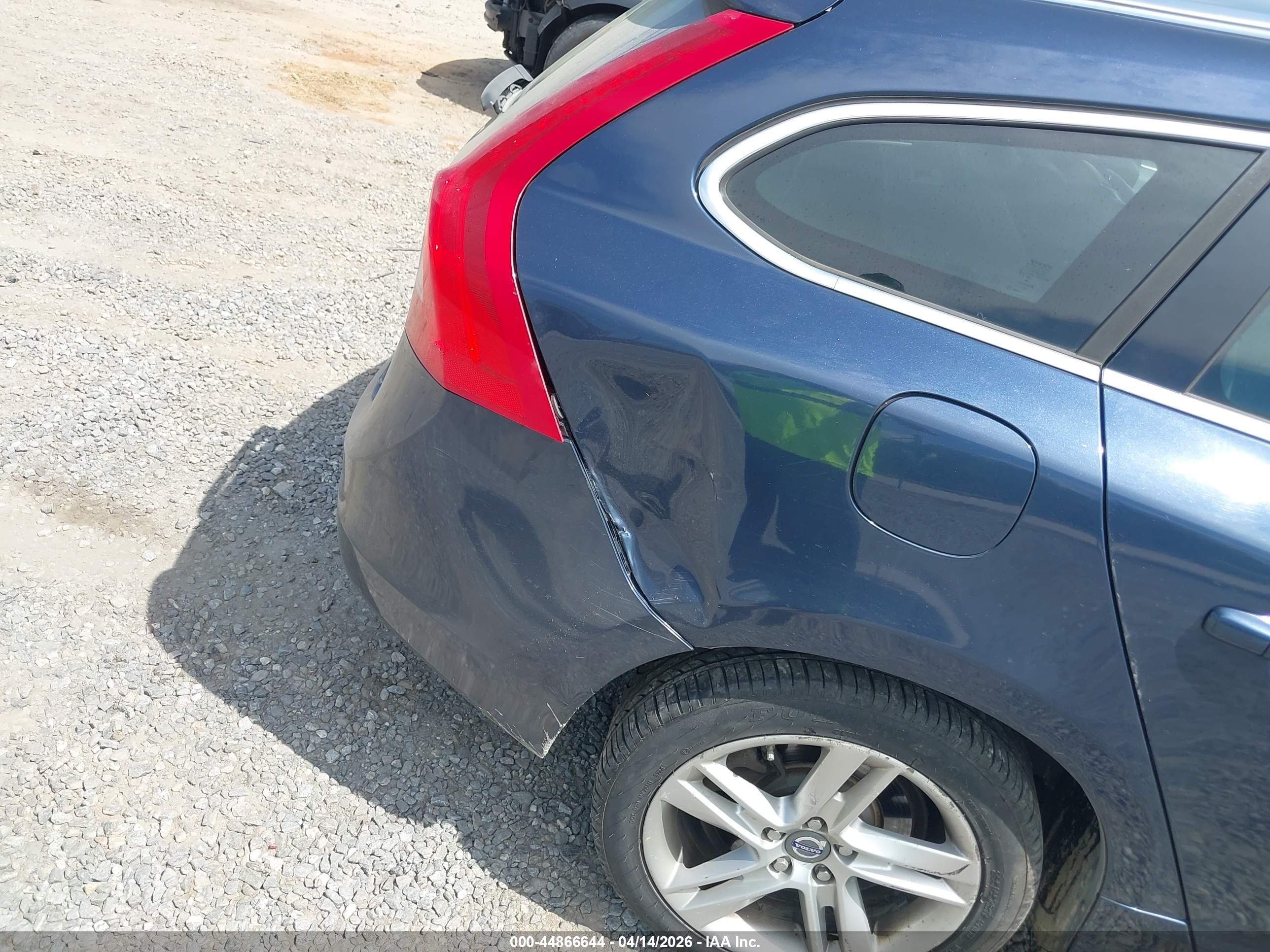 2015 Volvo V60 T5 Premier Dark Blue vin: YV140MEK3F1222032