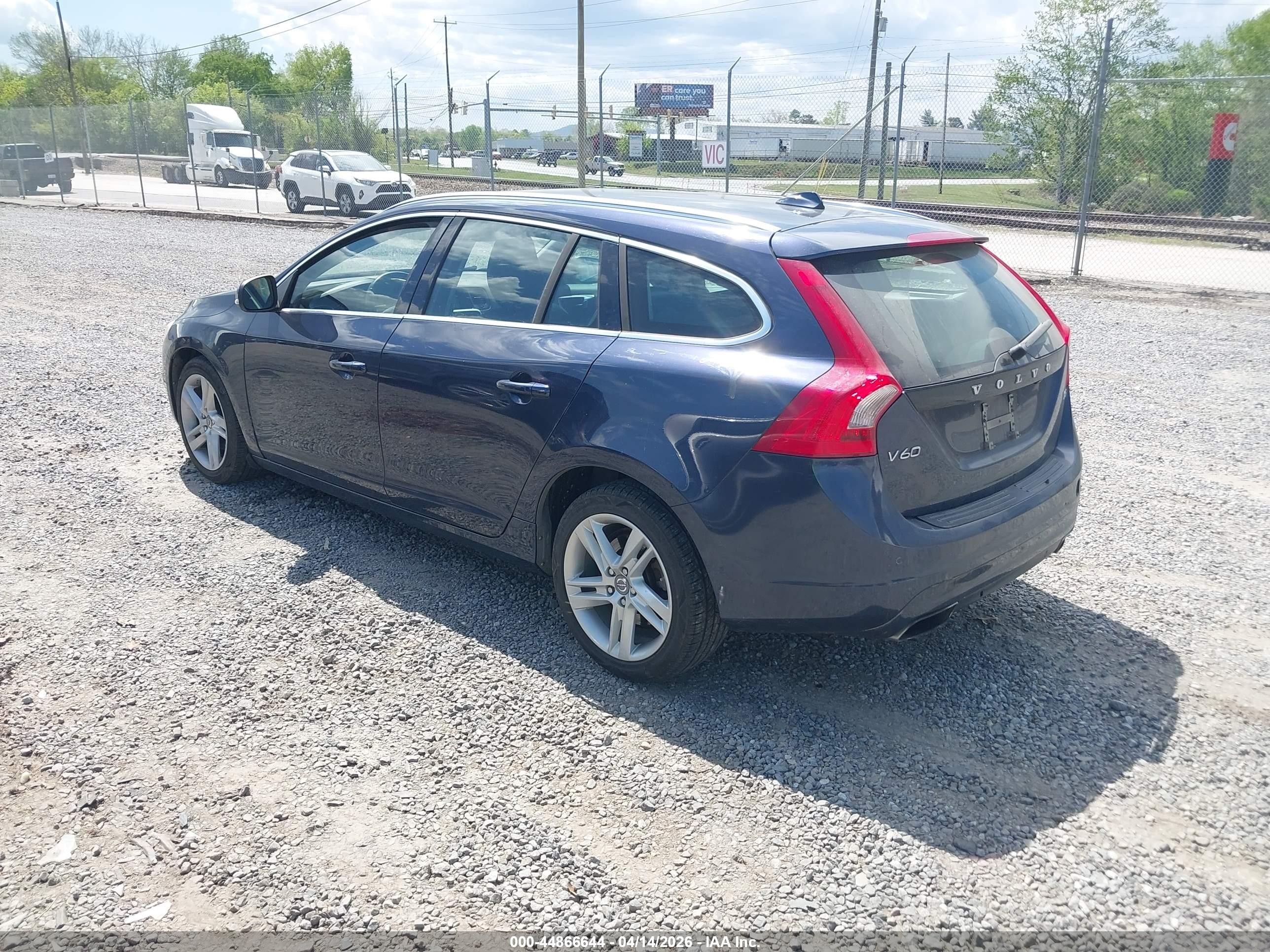 2015 Volvo V60 T5 Premier Dark Blue vin: YV140MEK3F1222032