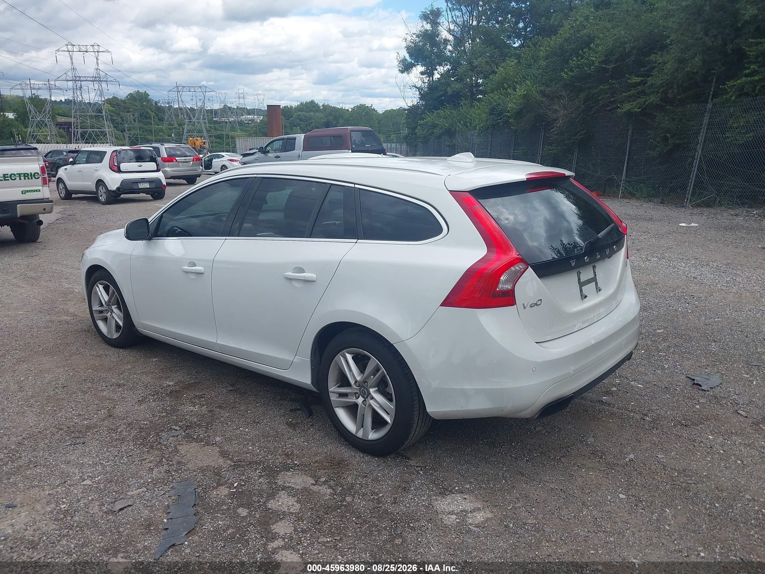 2015 Volvo V60 T5 Premier White vin: YV140MEK3F1235203