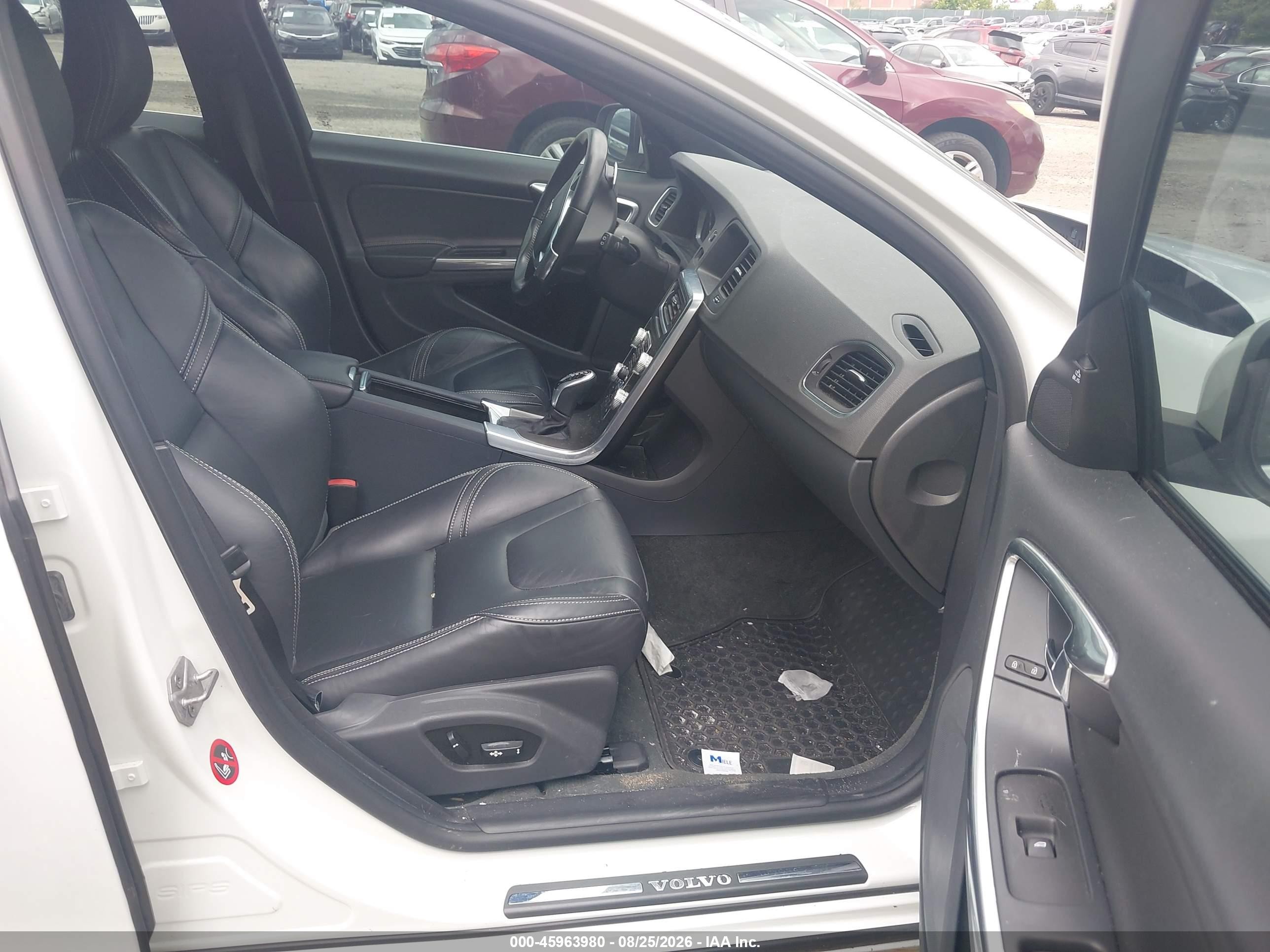 2015 Volvo V60 T5 Premier White vin: YV140MEK3F1235203