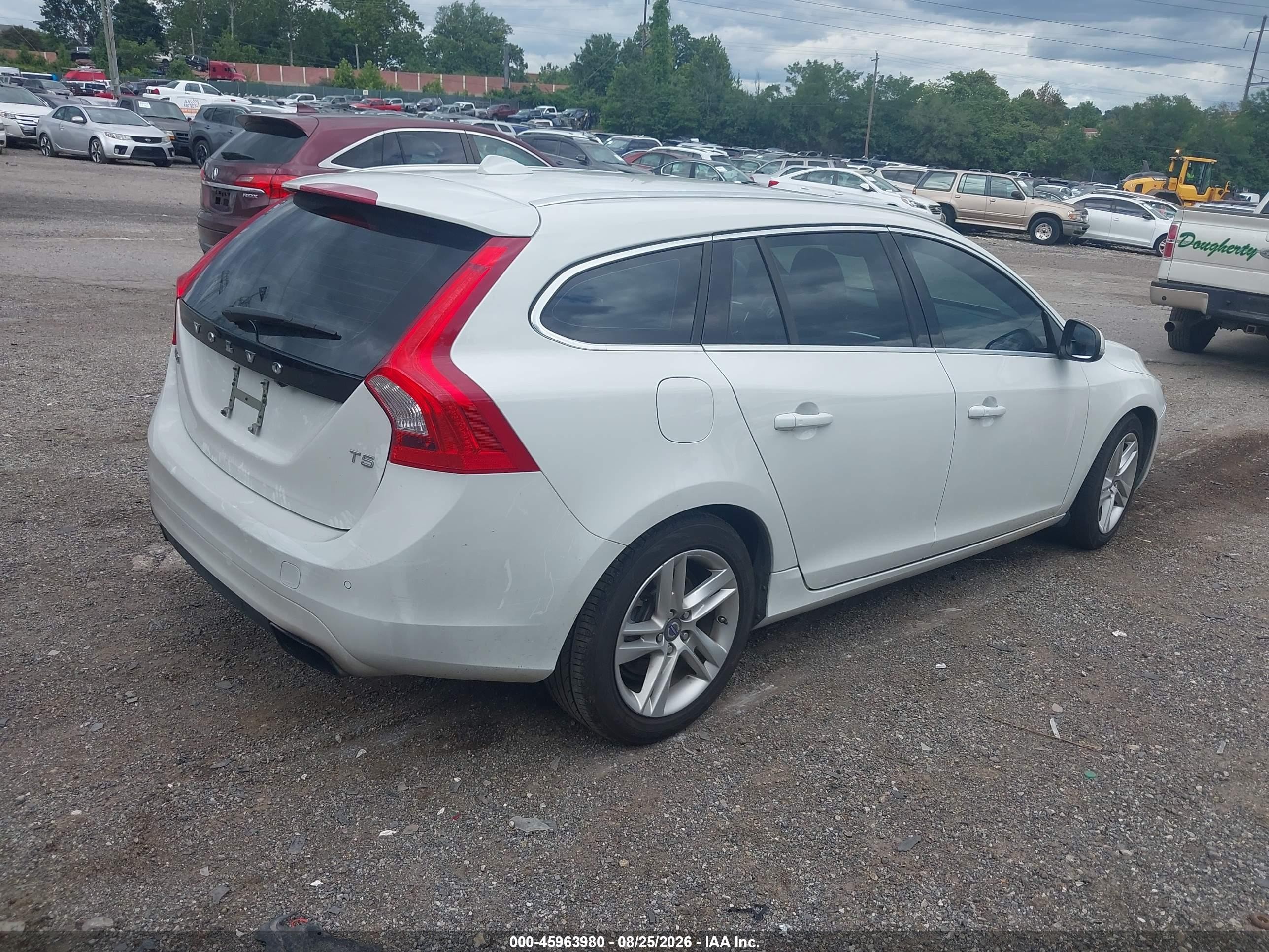 2015 Volvo V60 T5 Premier White vin: YV140MEK3F1235203