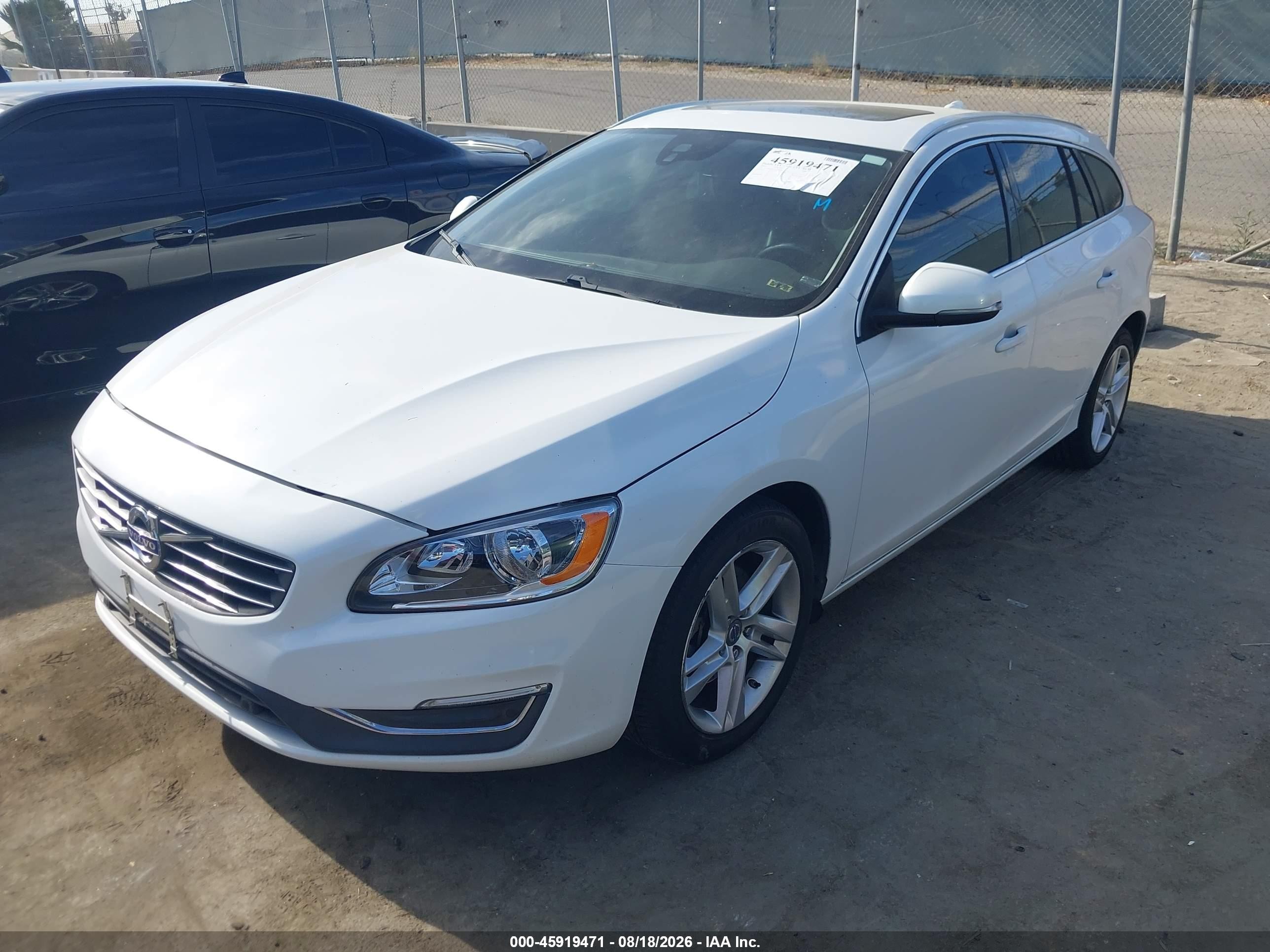 2015 Volvo V60 T5 Premier White vin: YV140MEK3F1242684