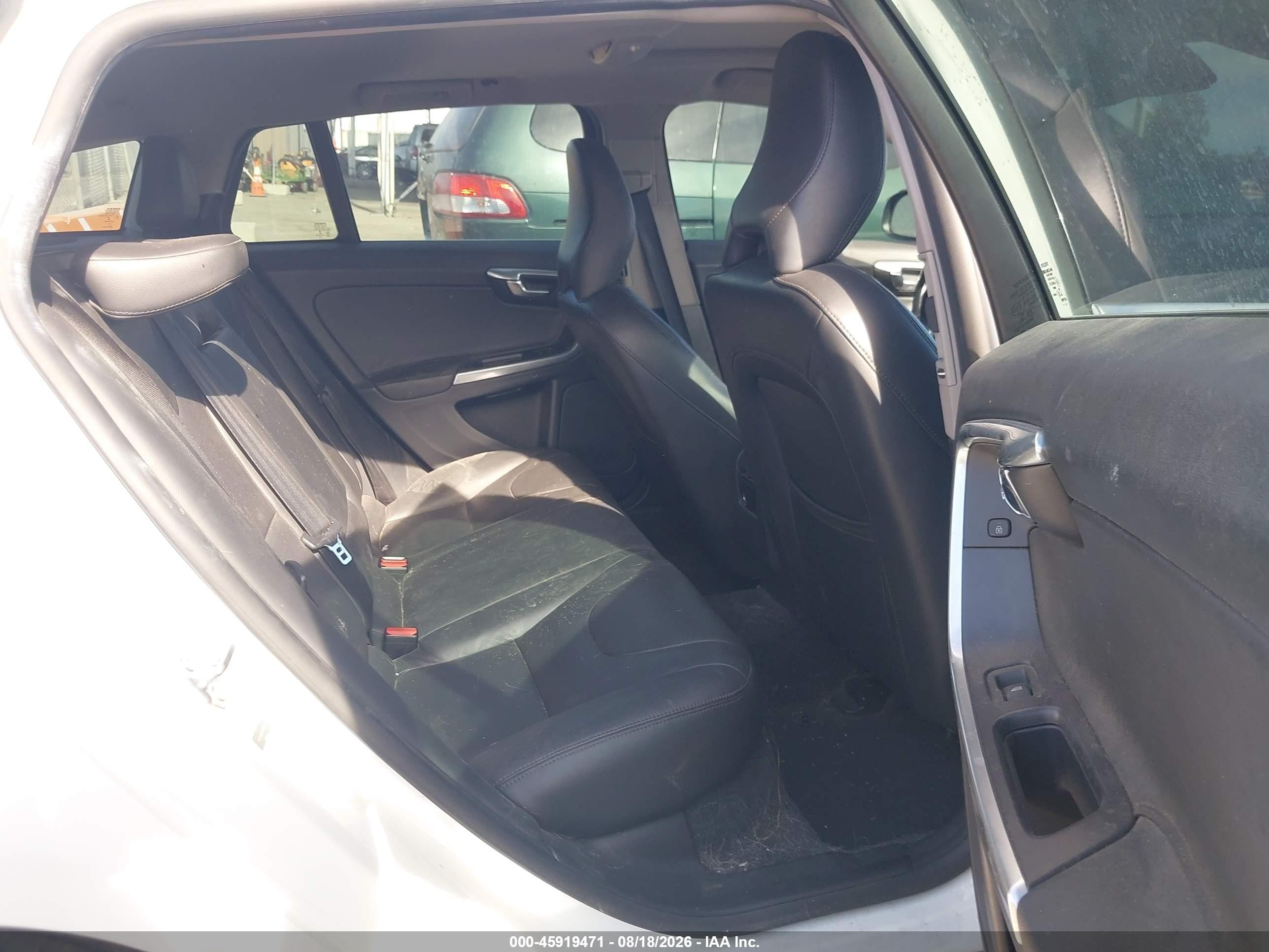 2015 Volvo V60 T5 Premier White vin: YV140MEK3F1242684