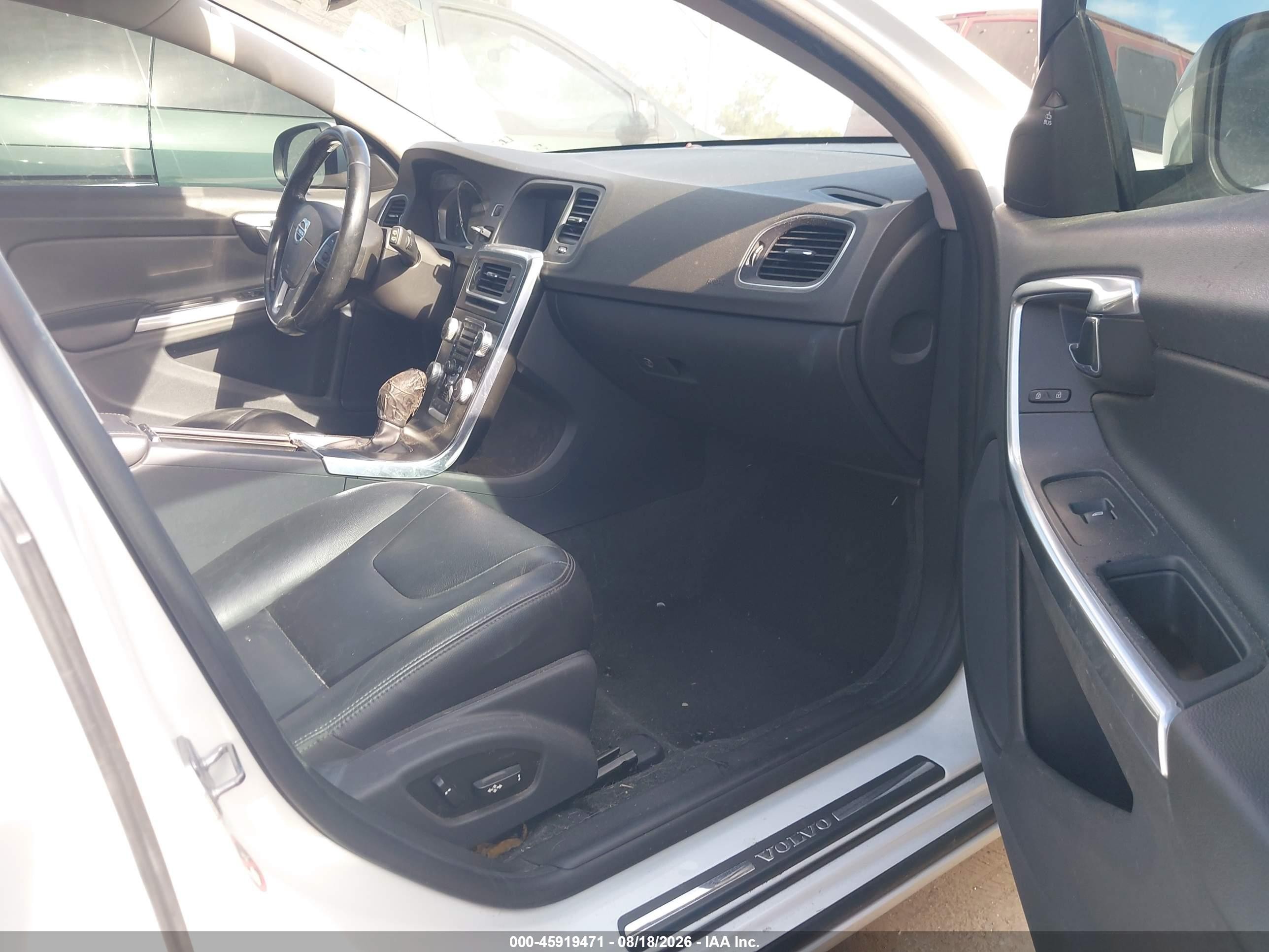 2015 Volvo V60 T5 Premier White vin: YV140MEK3F1242684