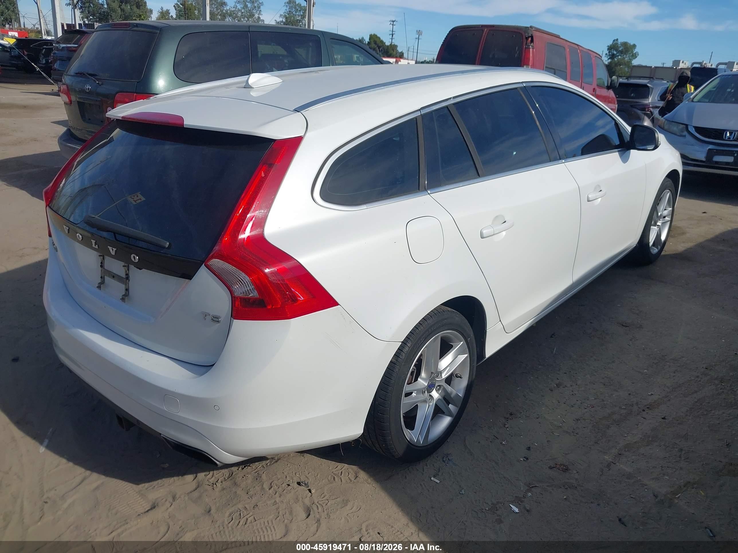 2015 Volvo V60 T5 Premier White vin: YV140MEK3F1242684