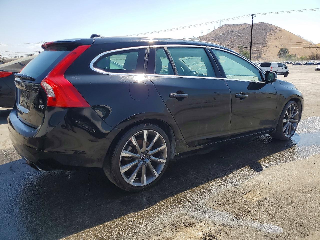 2015 Volvo V60 Premier Black vin: YV140MEK3F1259758