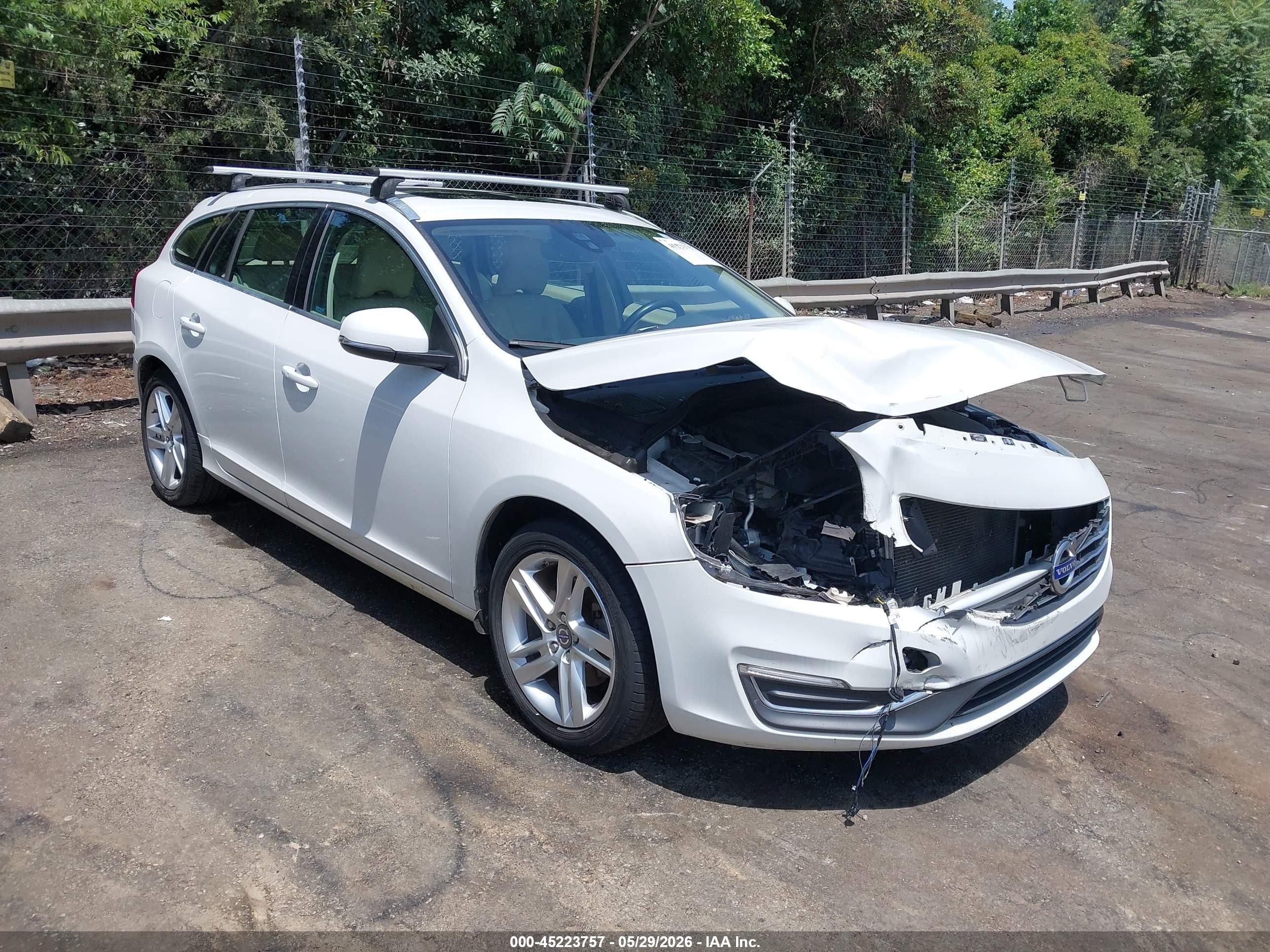 2015 Volvo V60 T5 Premier White vin: YV140MEK6F1233431