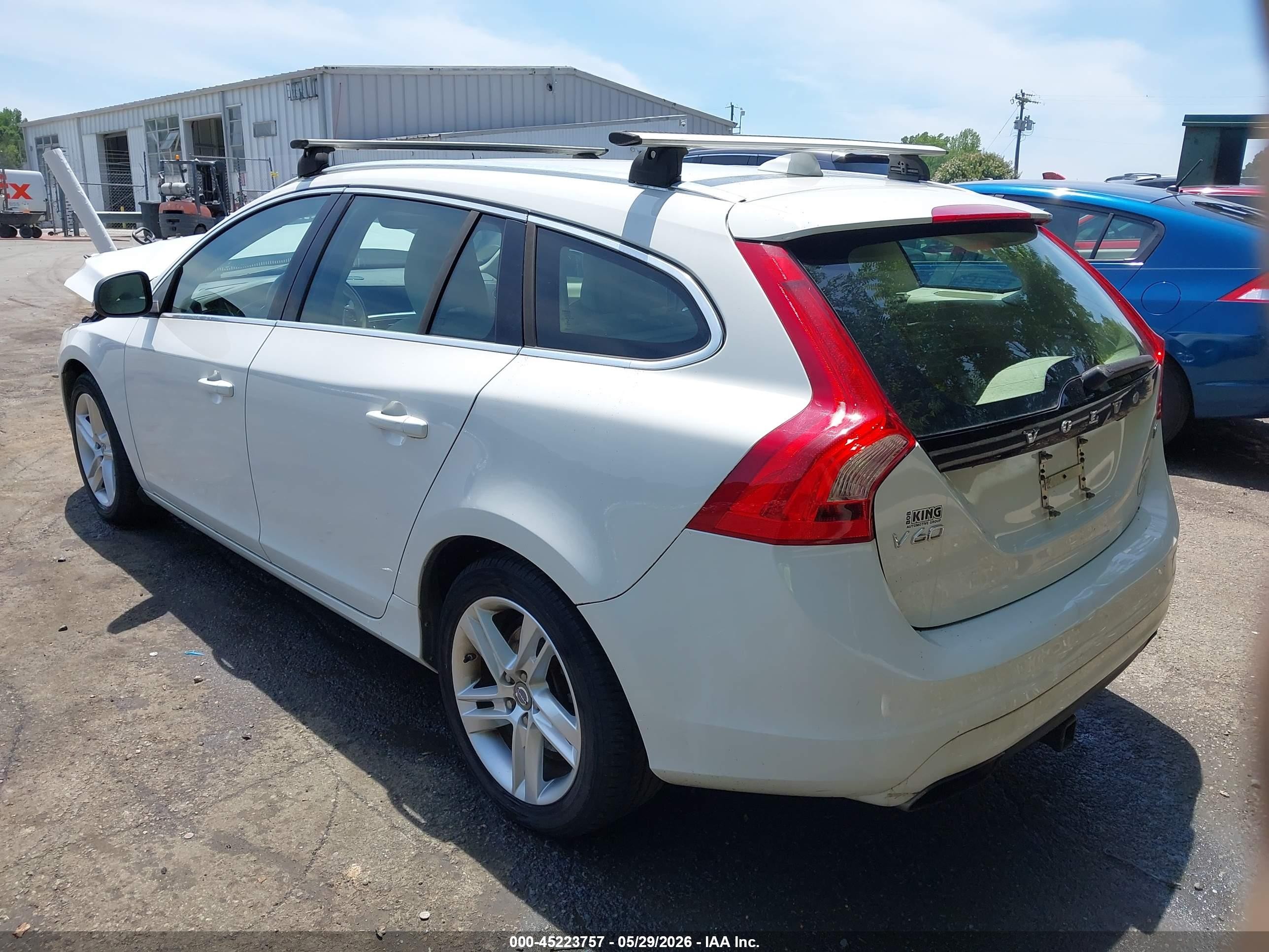2015 Volvo V60 T5 Premier White vin: YV140MEK6F1233431