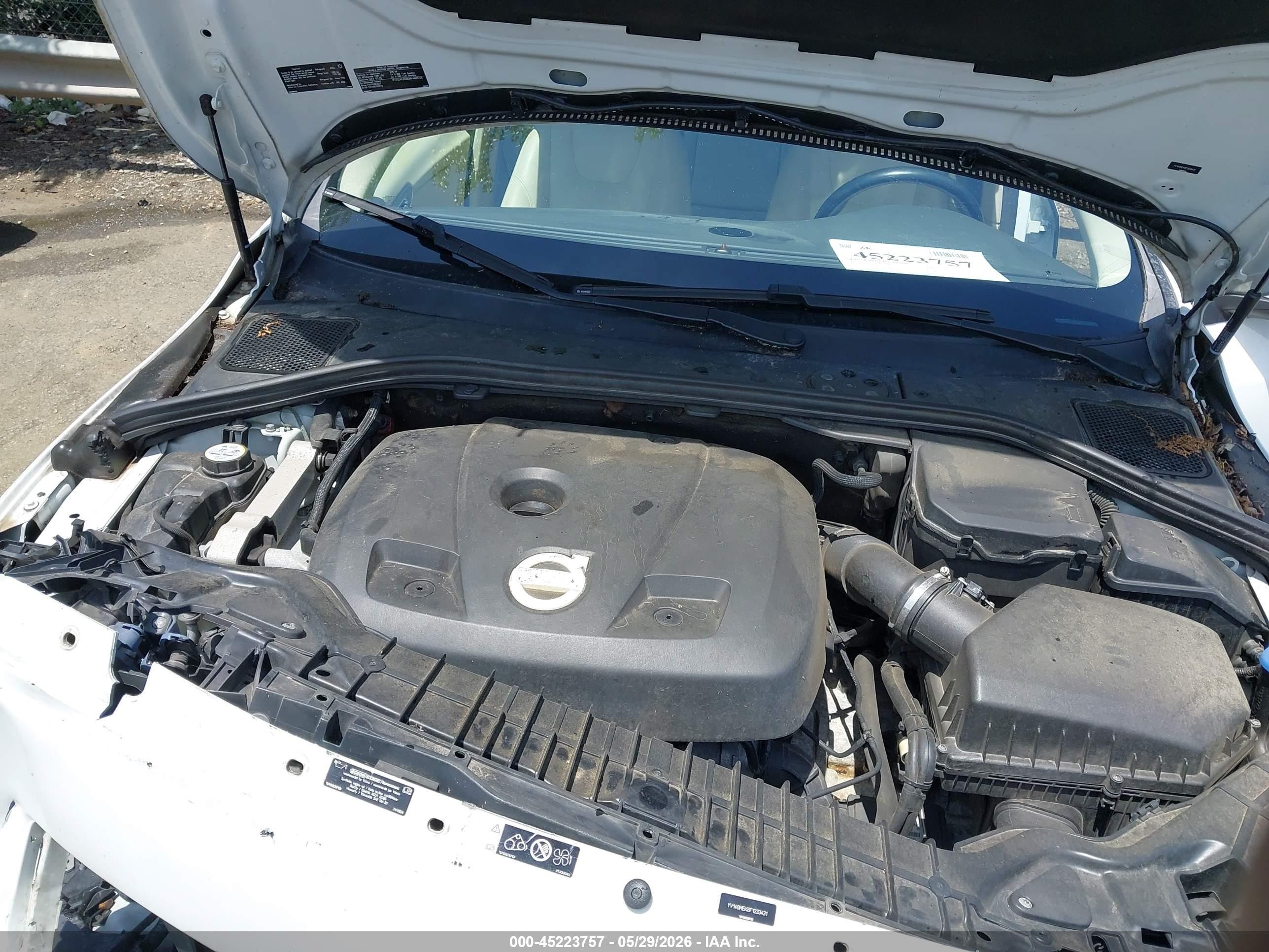 2015 Volvo V60 T5 Premier White vin: YV140MEK6F1233431
