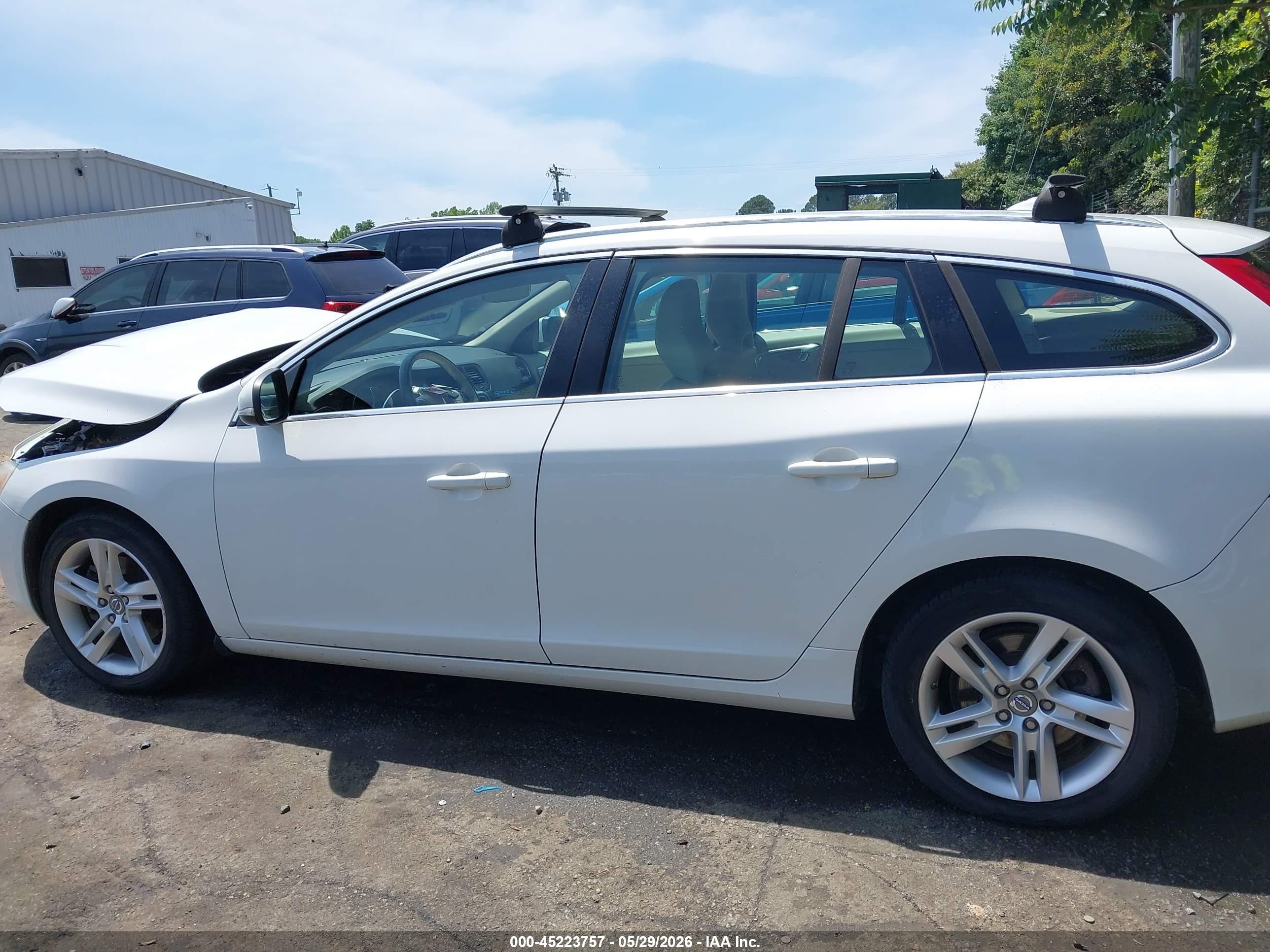 2015 Volvo V60 T5 Premier White vin: YV140MEK6F1233431