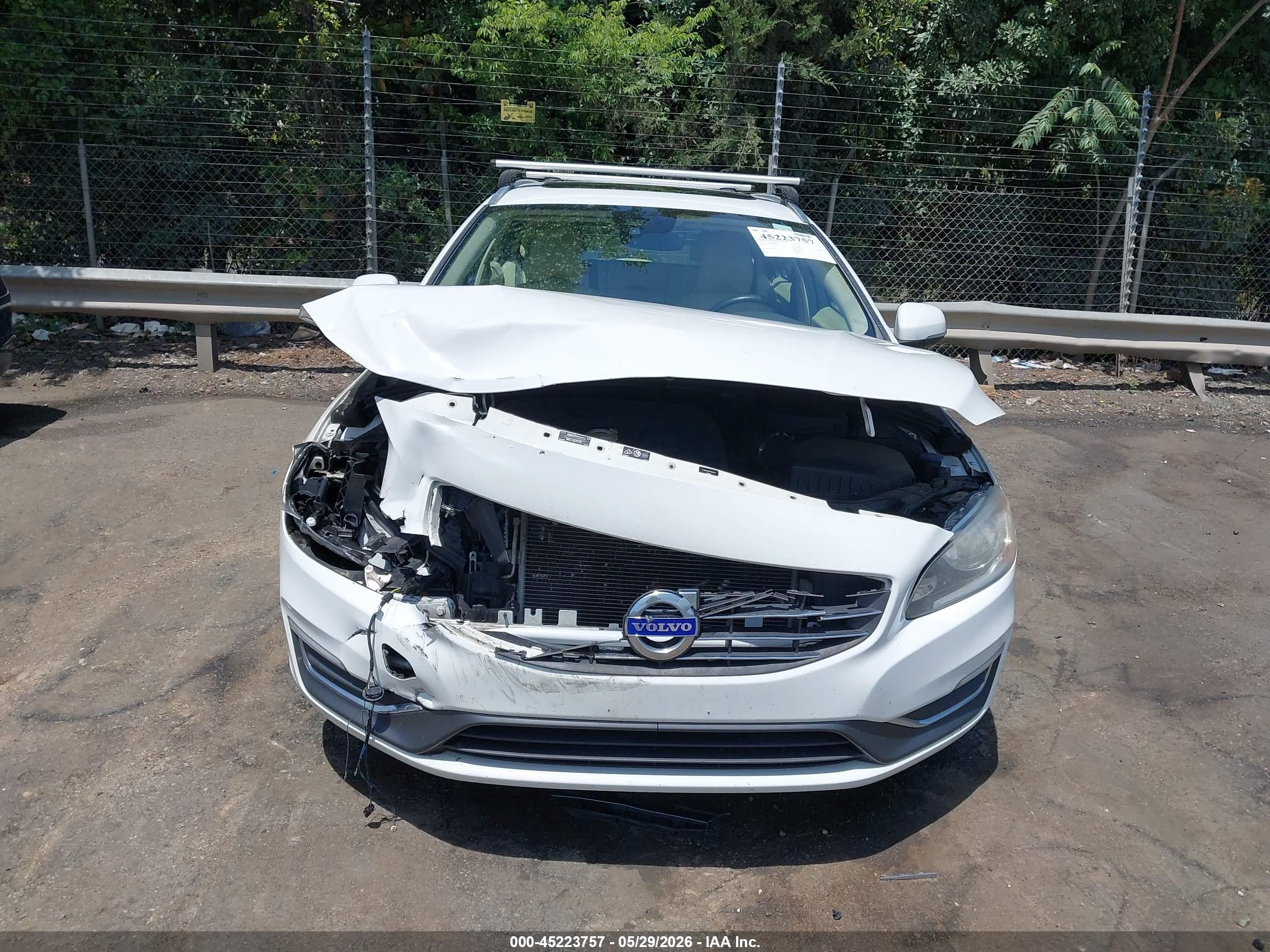 2015 Volvo V60 T5 Premier White vin: YV140MEK6F1233431