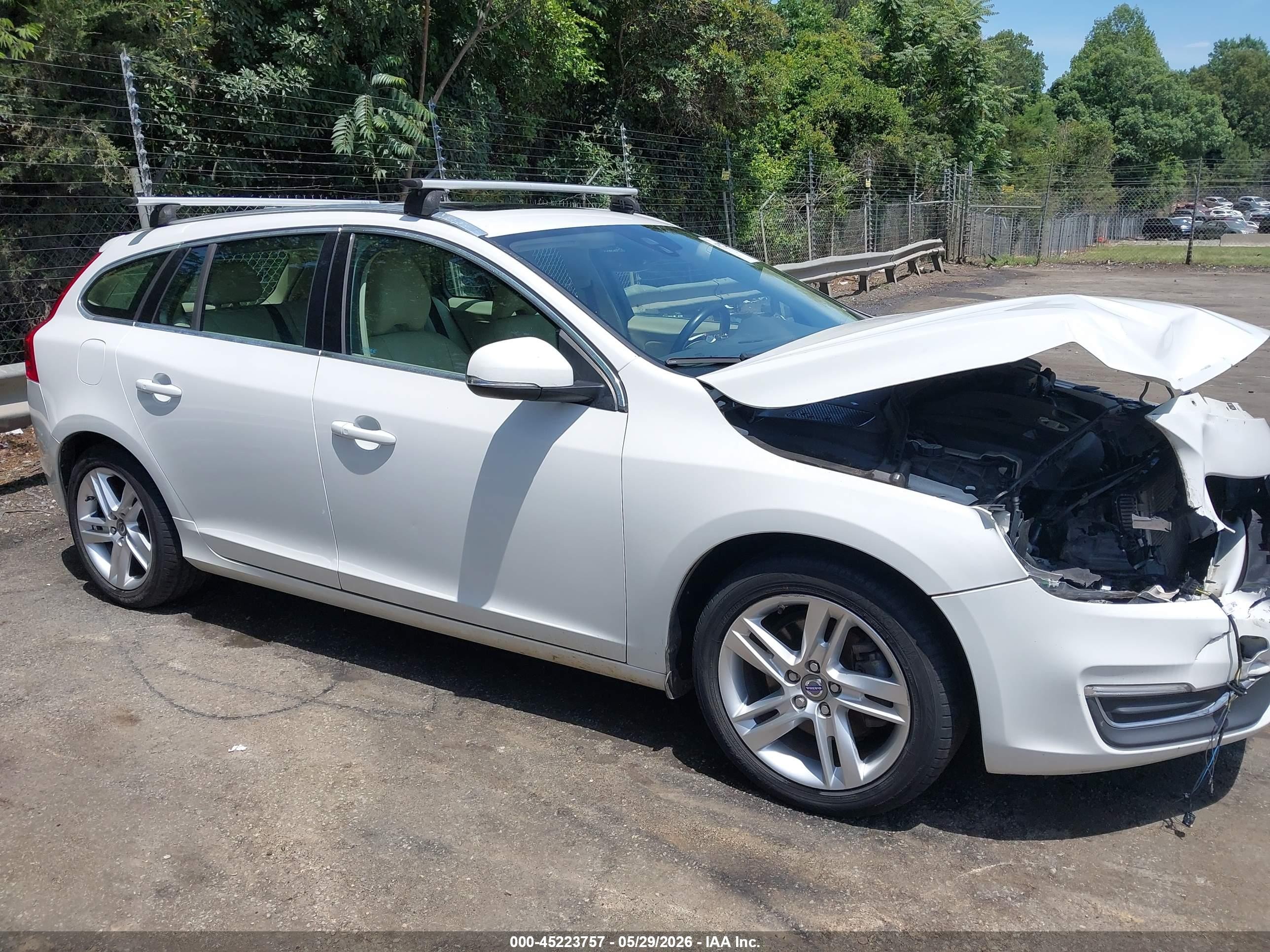 2015 Volvo V60 T5 Premier White vin: YV140MEK6F1233431