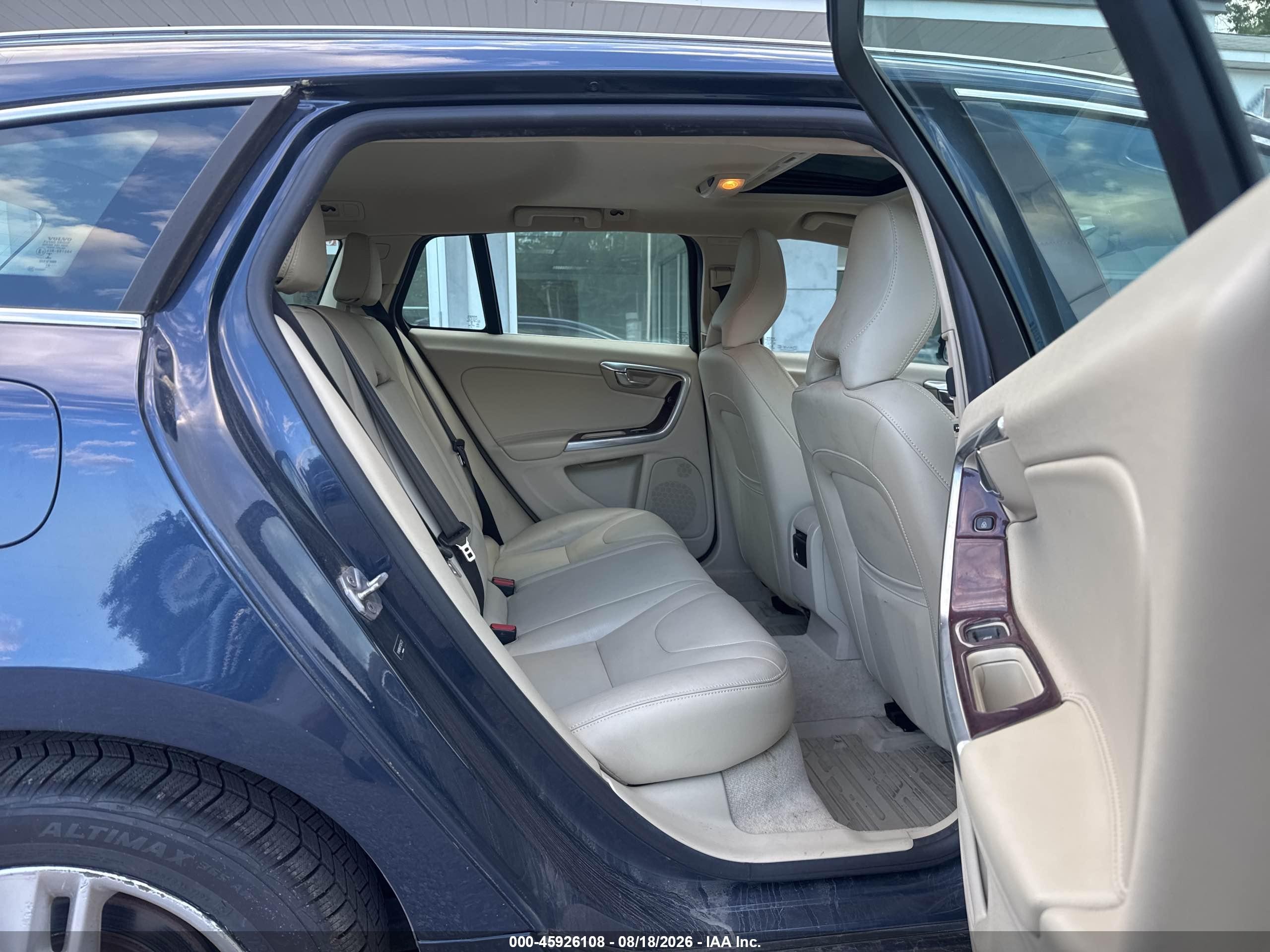 2015 Volvo V60 T5 Premier Blue vin: YV140MEK6F1254733
