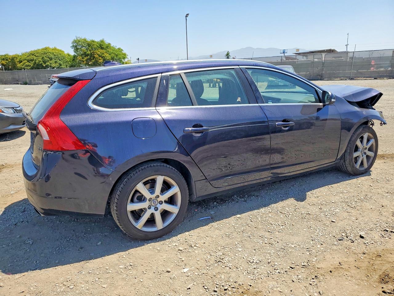 2017 Volvo V60 T5 Premier Синий vin: YV140MEK6H1368105