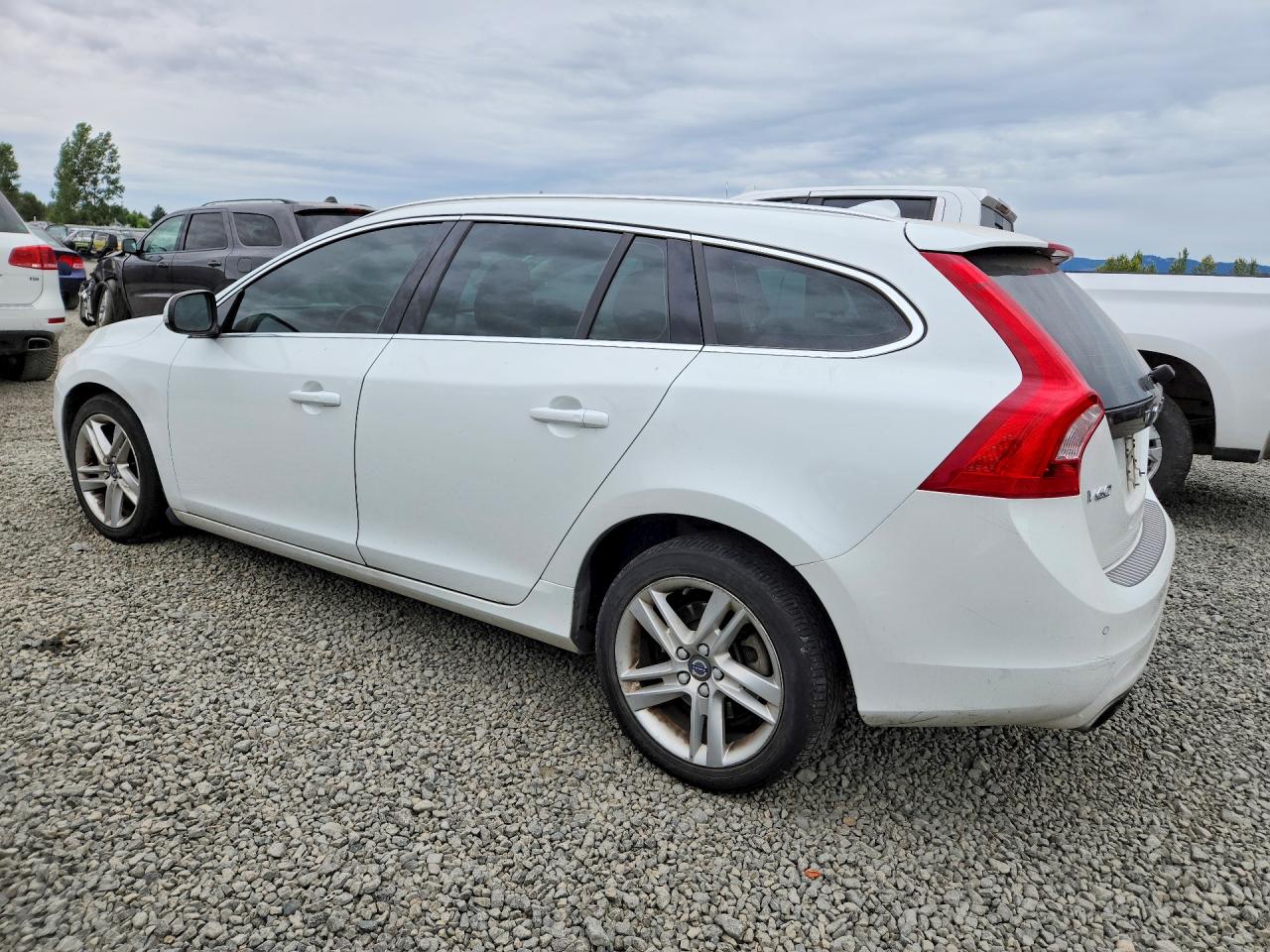 2015 Volvo V60 Premier White vin: YV140MEK7F1258712