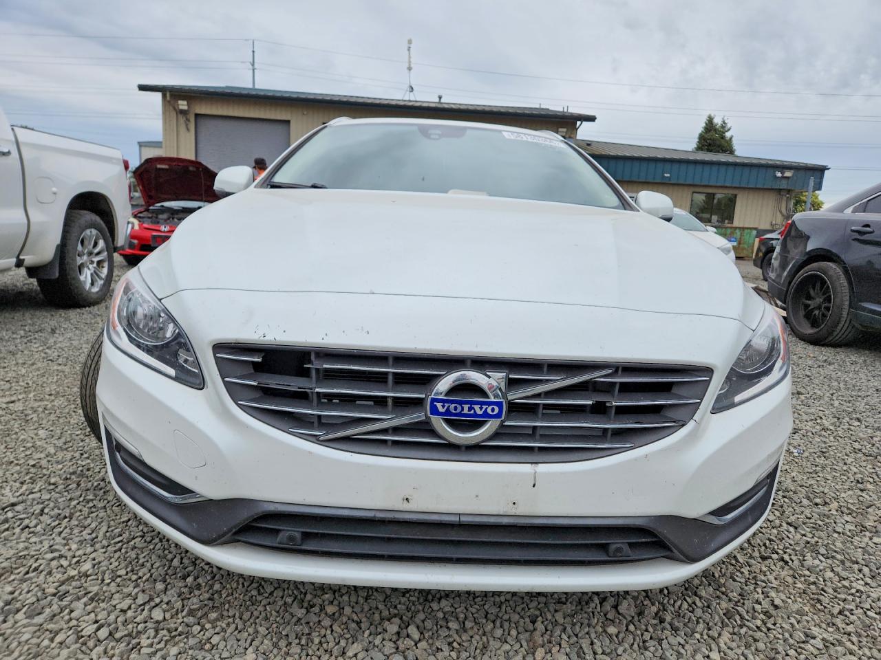 2015 Volvo V60 Premier White vin: YV140MEK7F1258712