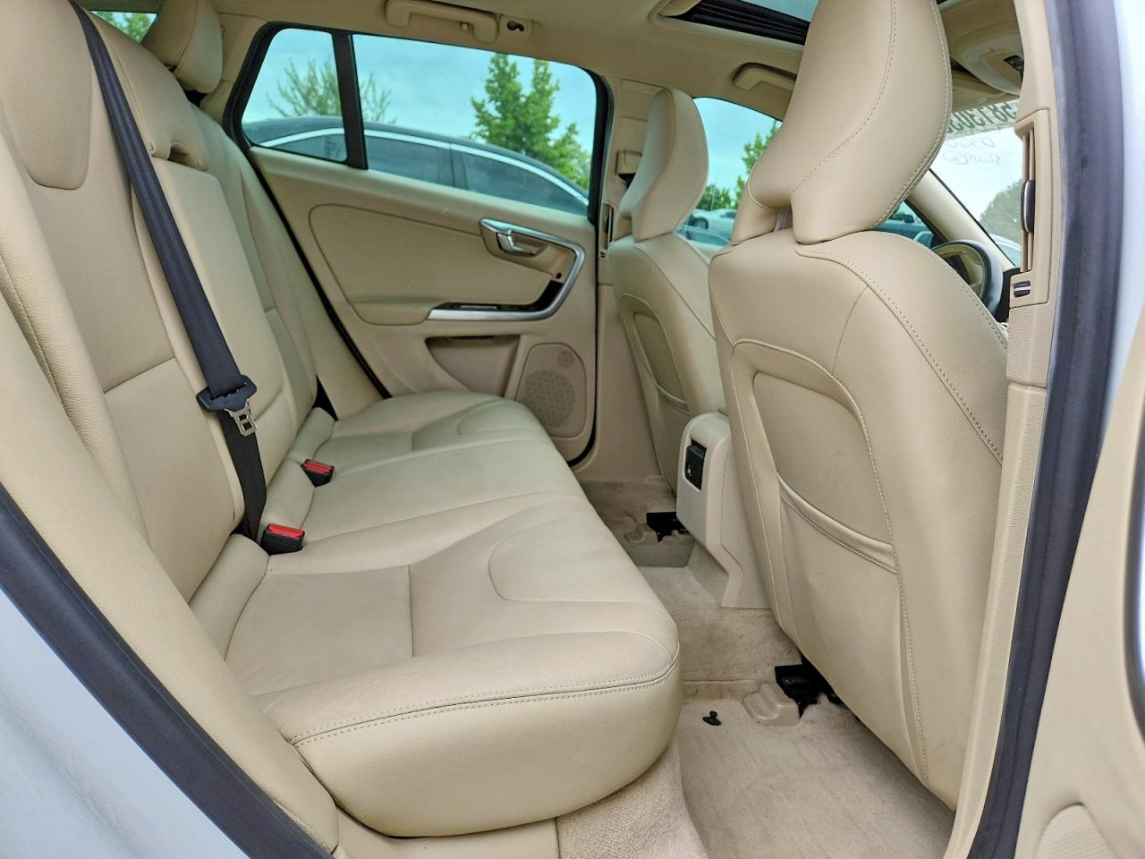 2015 Volvo V60 Premier White vin: YV140MEK7F1258712