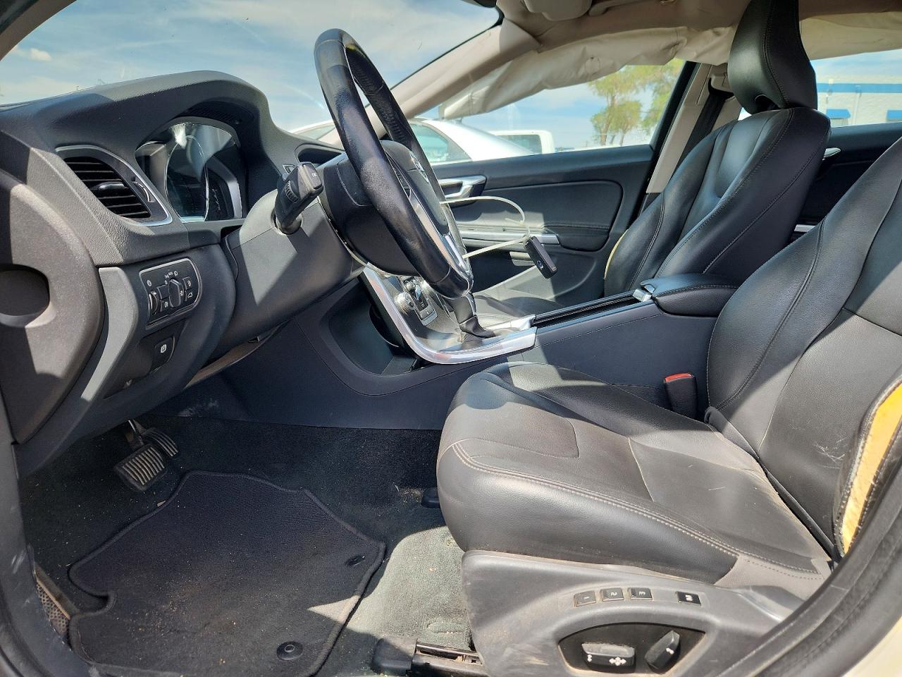 2016 Volvo V60 T5 Premier Silver vin: YV140MEK7G1300751