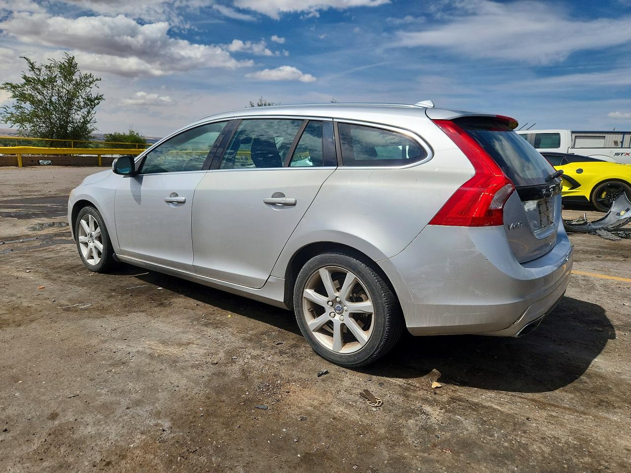 2016 Volvo V60 T5 Premier Silver vin: YV140MEK7G1300751