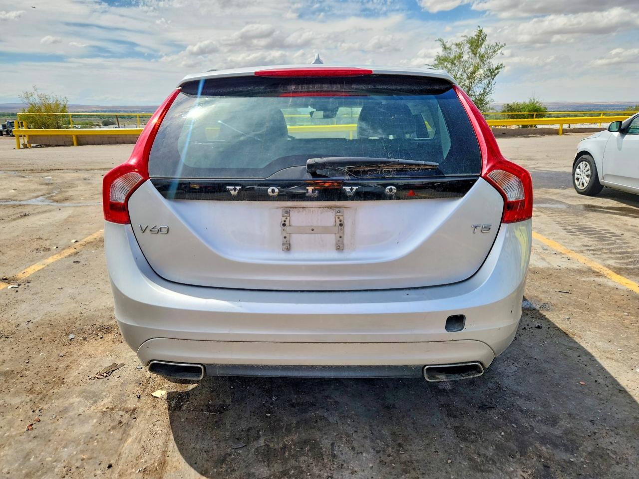 2016 Volvo V60 T5 Premier Silver vin: YV140MEK7G1300751