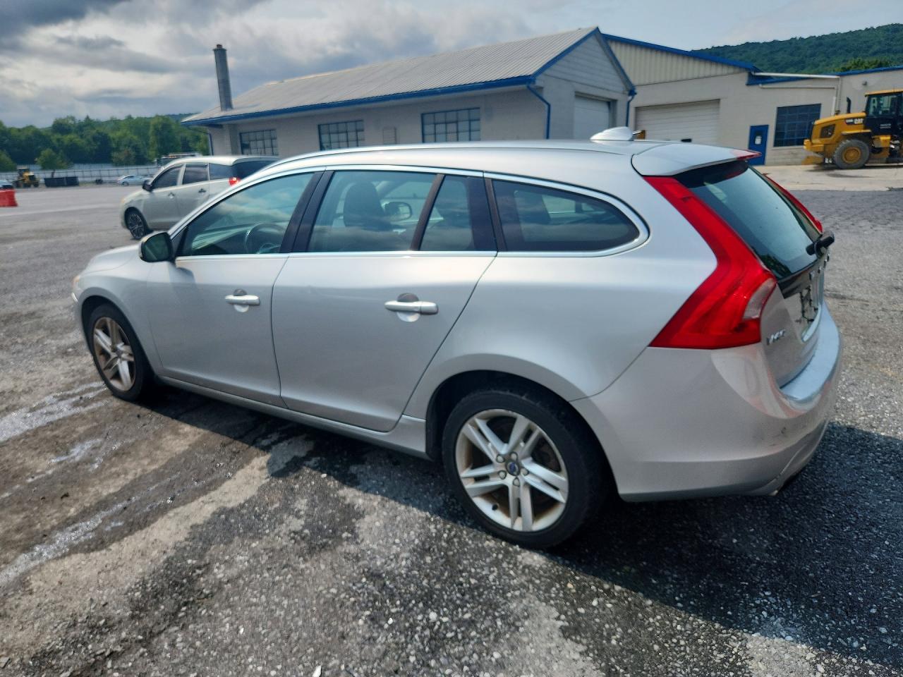 2015 Volvo V60 Platinum Silver vin: YV140MEM0F1260657