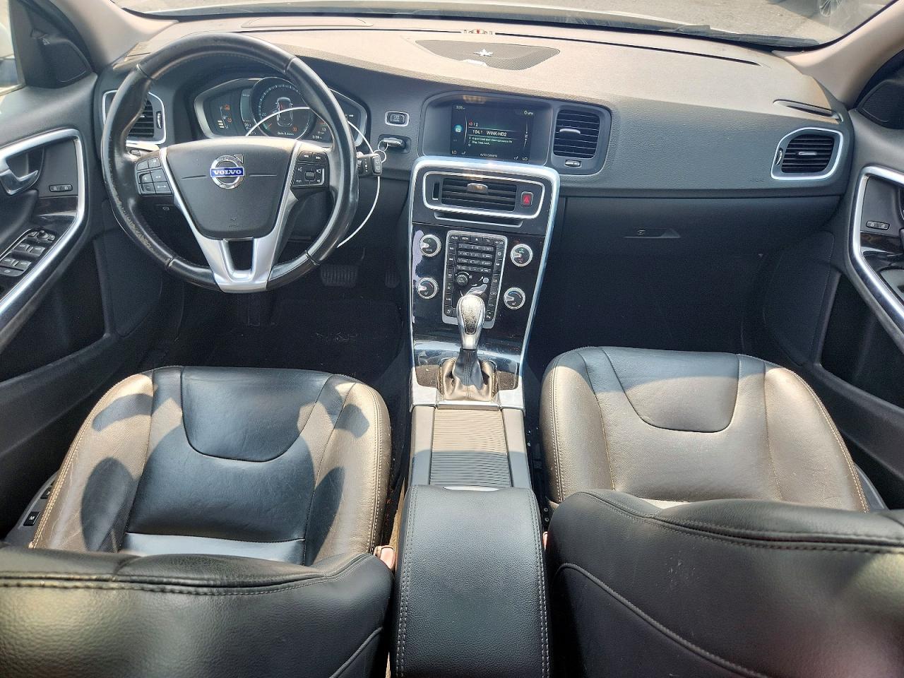 2015 Volvo V60 Platinum Silver vin: YV140MEM0F1260657