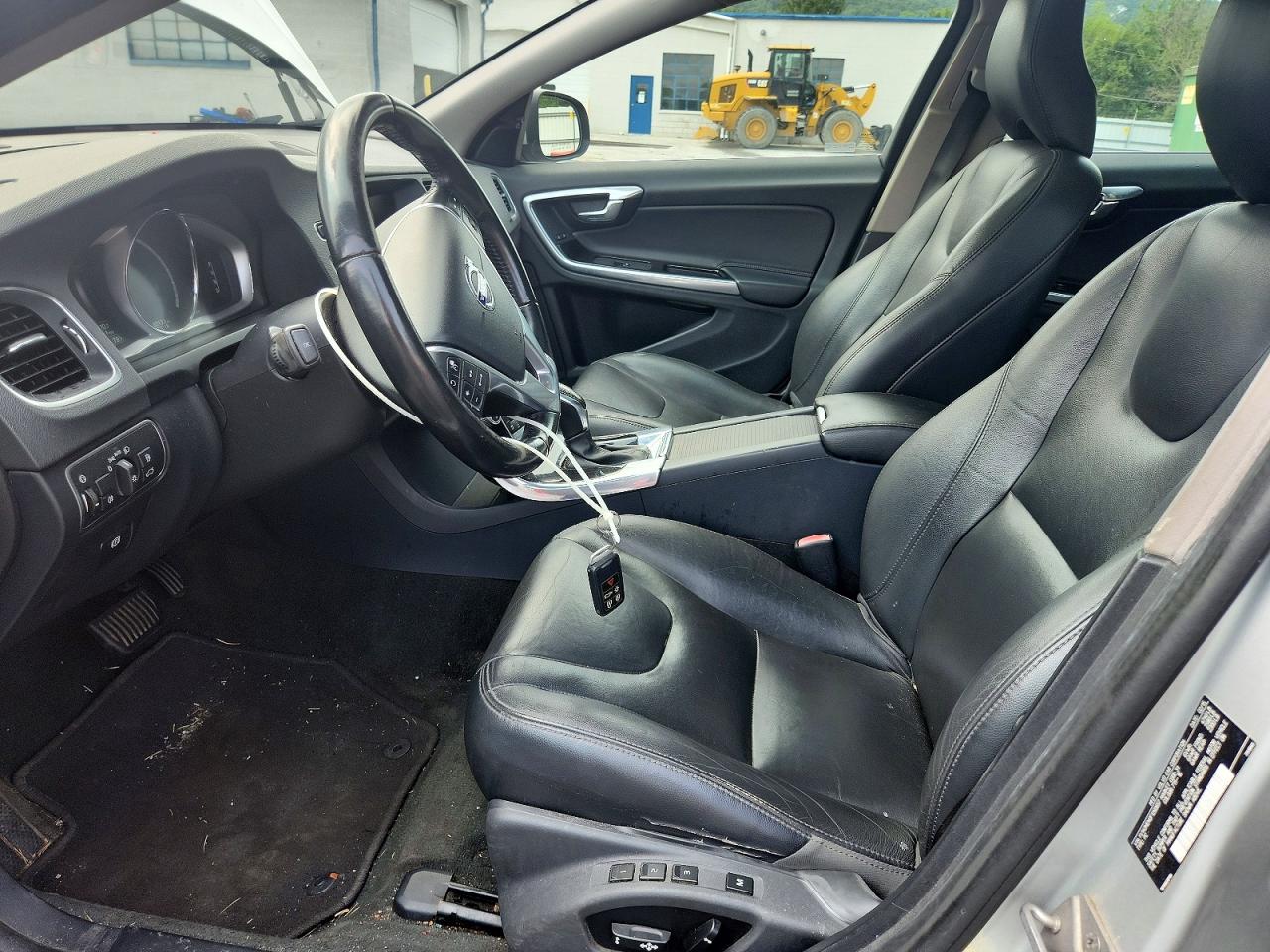 2015 Volvo V60 Platinum Silver vin: YV140MEM0F1260657