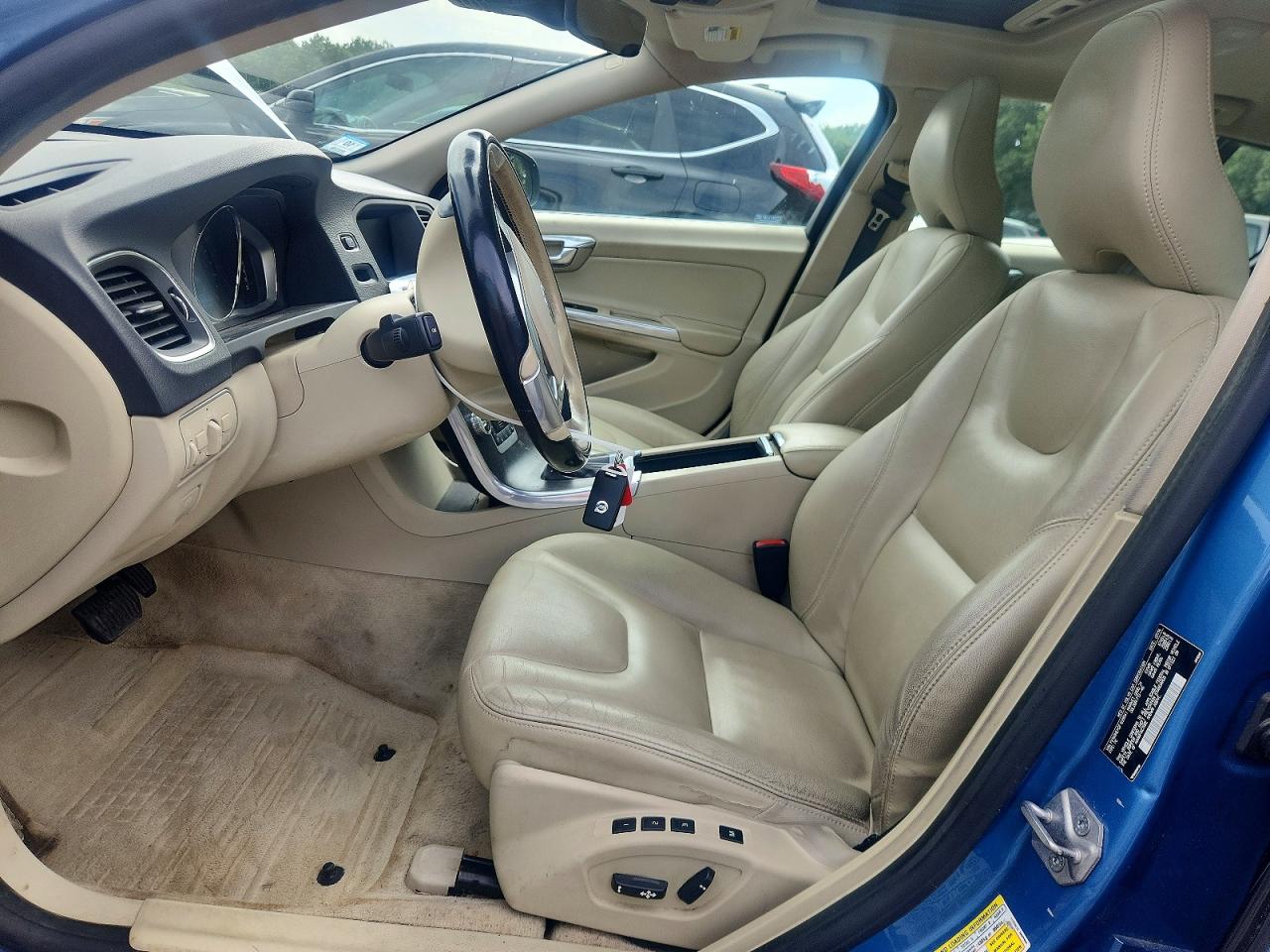 2015 Volvo V60 Platinum Blue vin: YV140MEM2F1229541